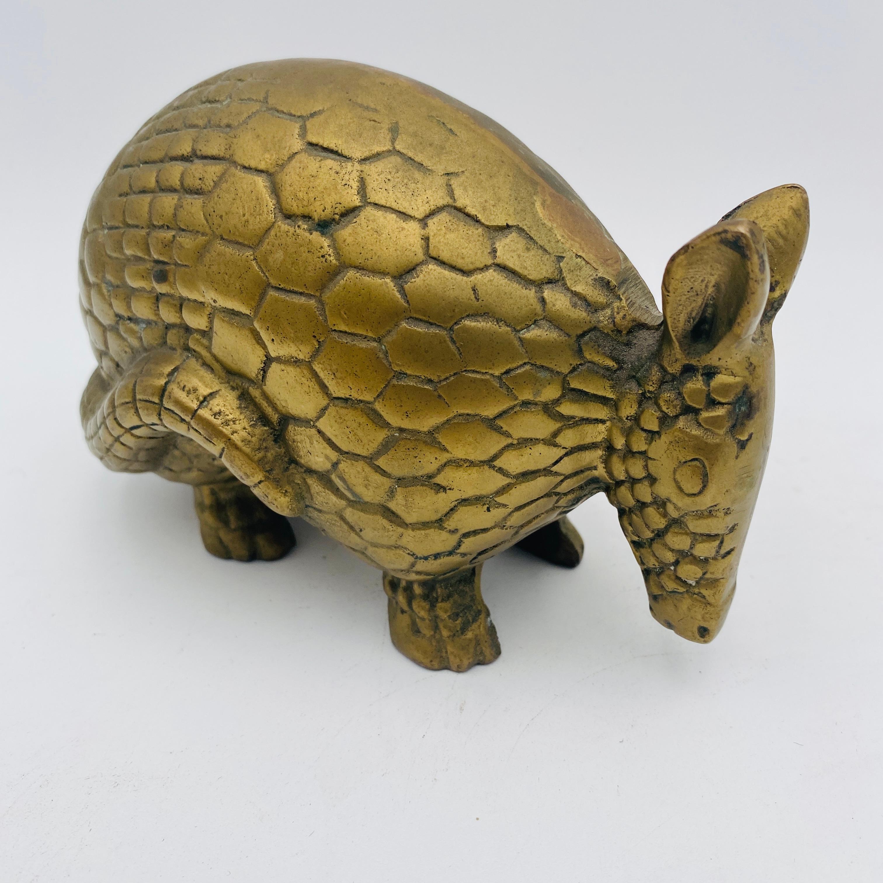 Schweres Messing Gürteltier Figur Skulptur 1970er Jahre im Angebot 3
