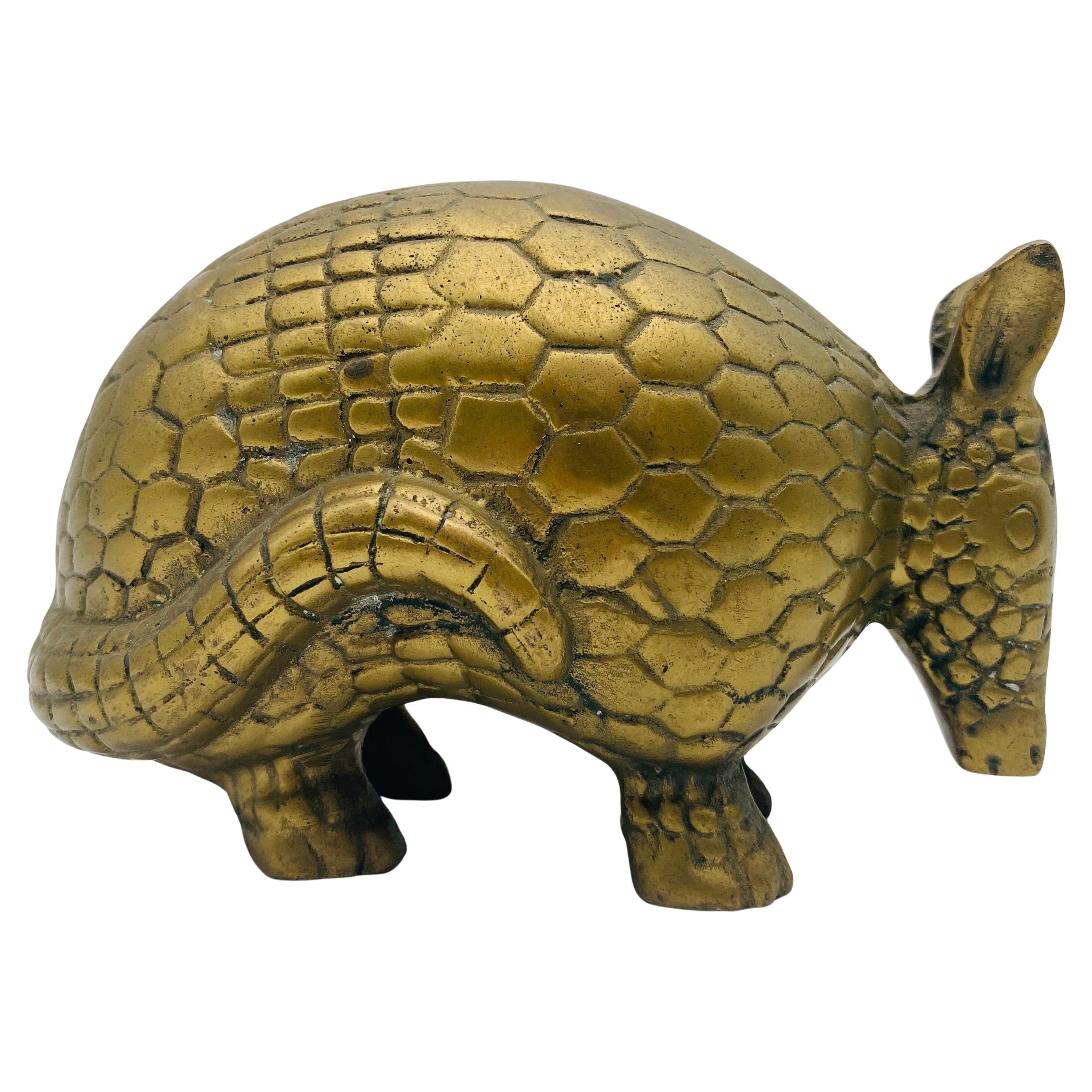 Schweres Messing Gürteltier Figur Skulptur 1970er Jahre im Angebot