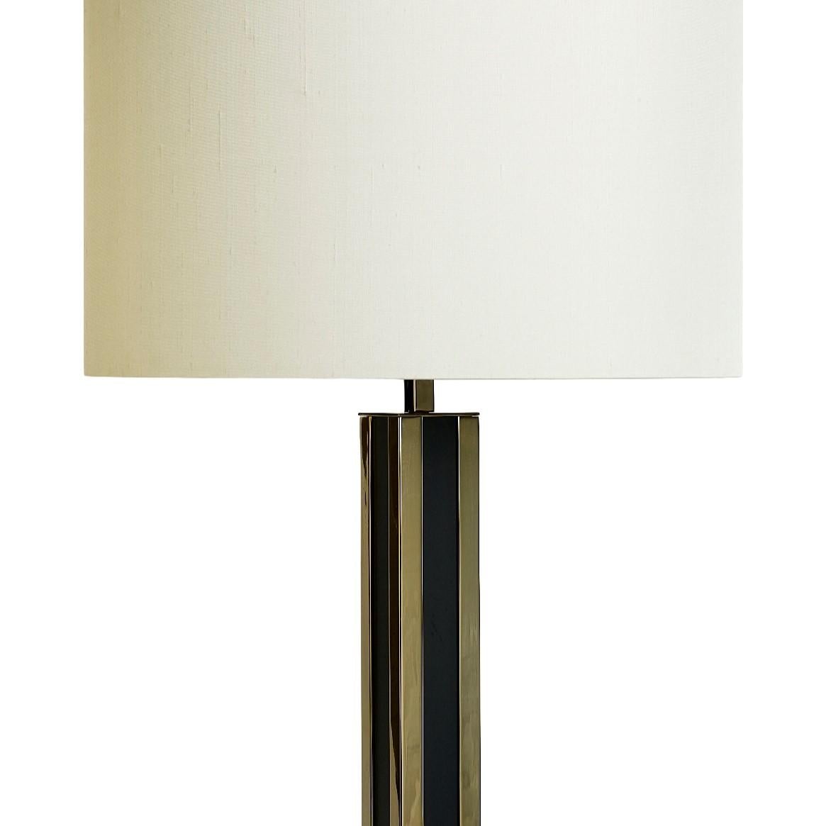Ottone Lampada a colonna quadrata in ottone pesante in stile Deco in ottone annerito con dettagli in oro in vendita