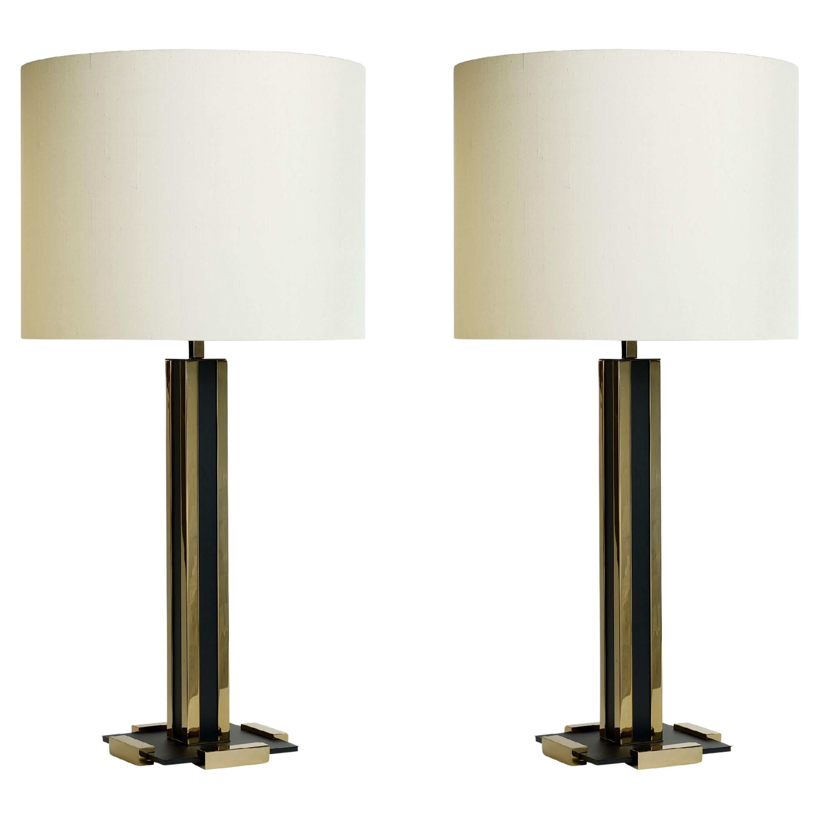 Lampada a colonna quadrata in ottone pesante in stile Deco in ottone annerito con dettagli in oro in vendita