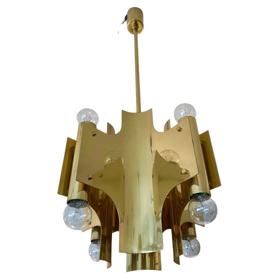 High qualtiy heavy brass sculptural vintage pendant lamp probably from Gaetano Sciolari or Goffredo Reggiani.
From the 1970s, about 10kgs.
8 standard bulbs. 
Very good condition. Highly decorative.
Measures: D 35 x L 35 x H 90 cm ( height non