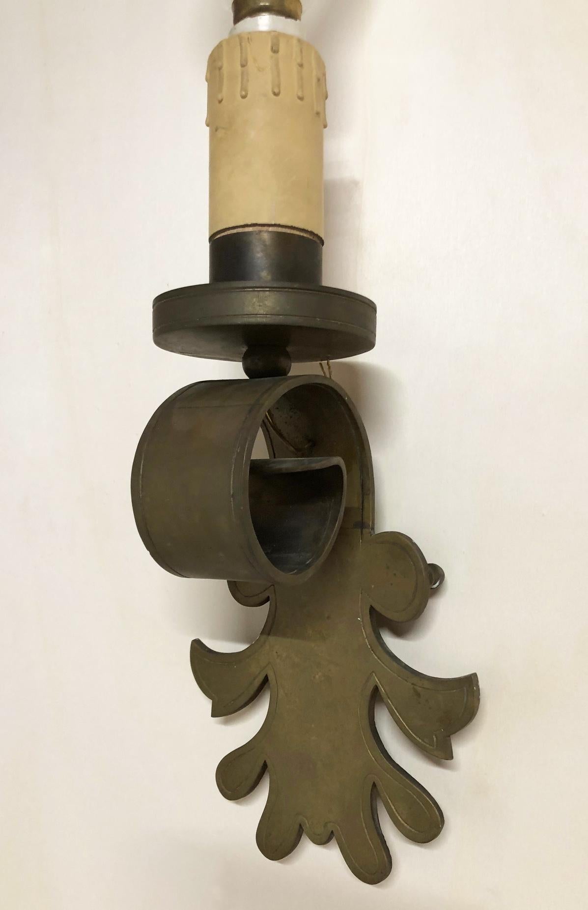 Heavy Brass Wall Lamp with Large Lamp, Original Italian from 1970s For Sale 1