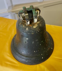 Campana pesada de bronce, campana de torre  Es una pieza muy pesada