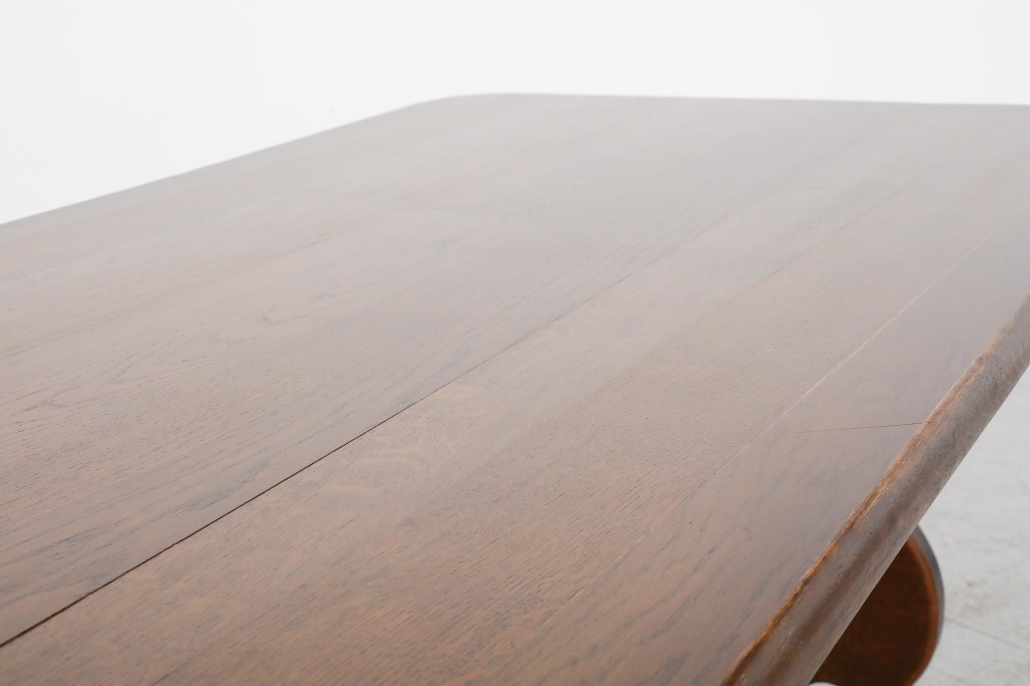 Schwerer brutalistischer Tisch aus massiver dunkler Eiche mit verschnörkeltem Untergestell im Angebot 8