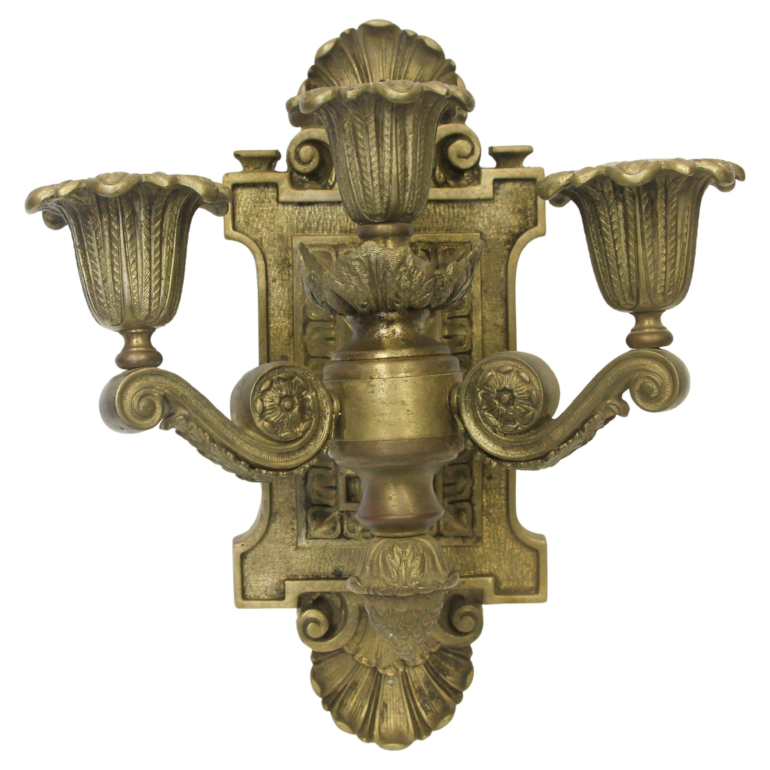 Applique Empire in bronzo fuso pesante a 3 luci Quantità disponibile