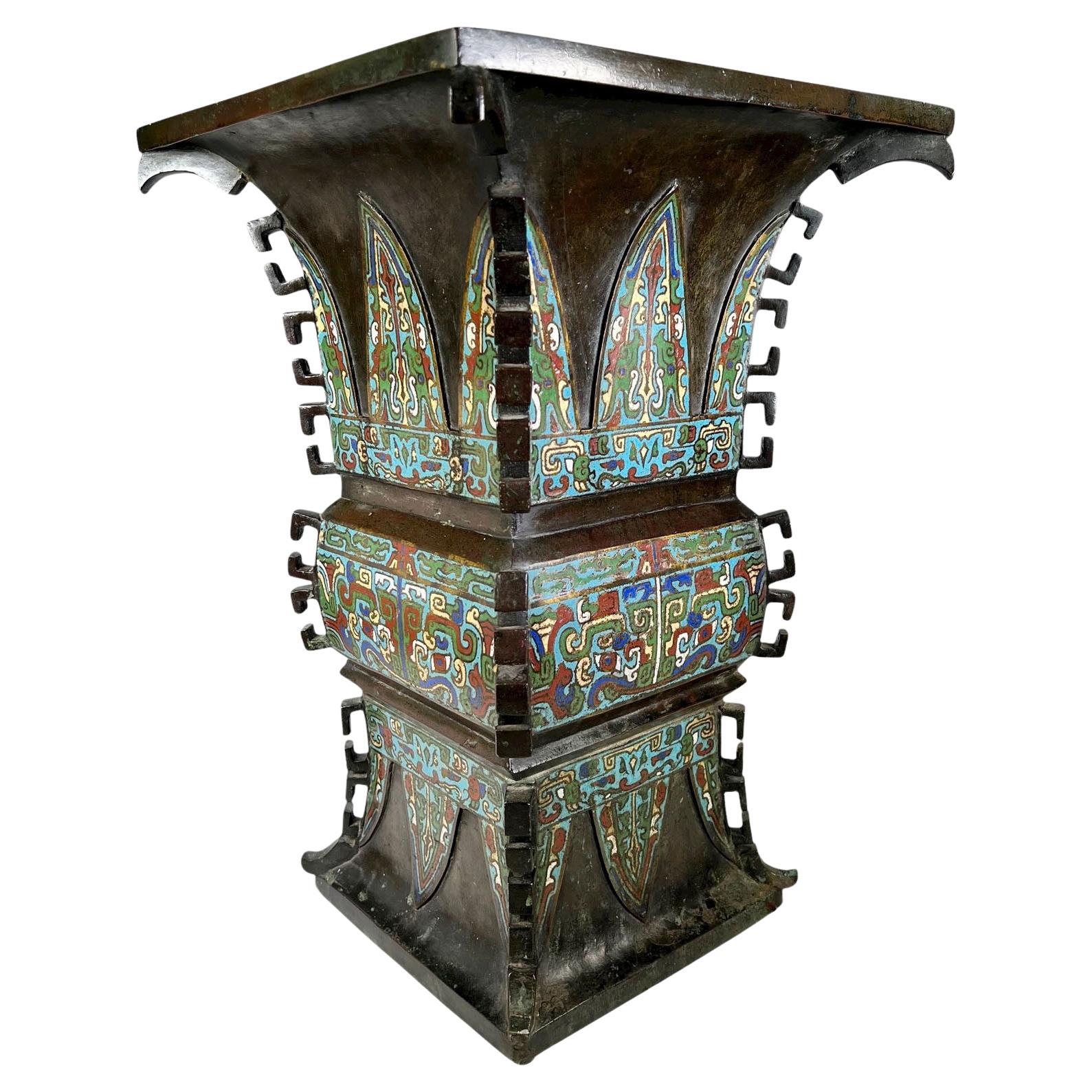 Urna cinese pesante in bronzo cloisonné
