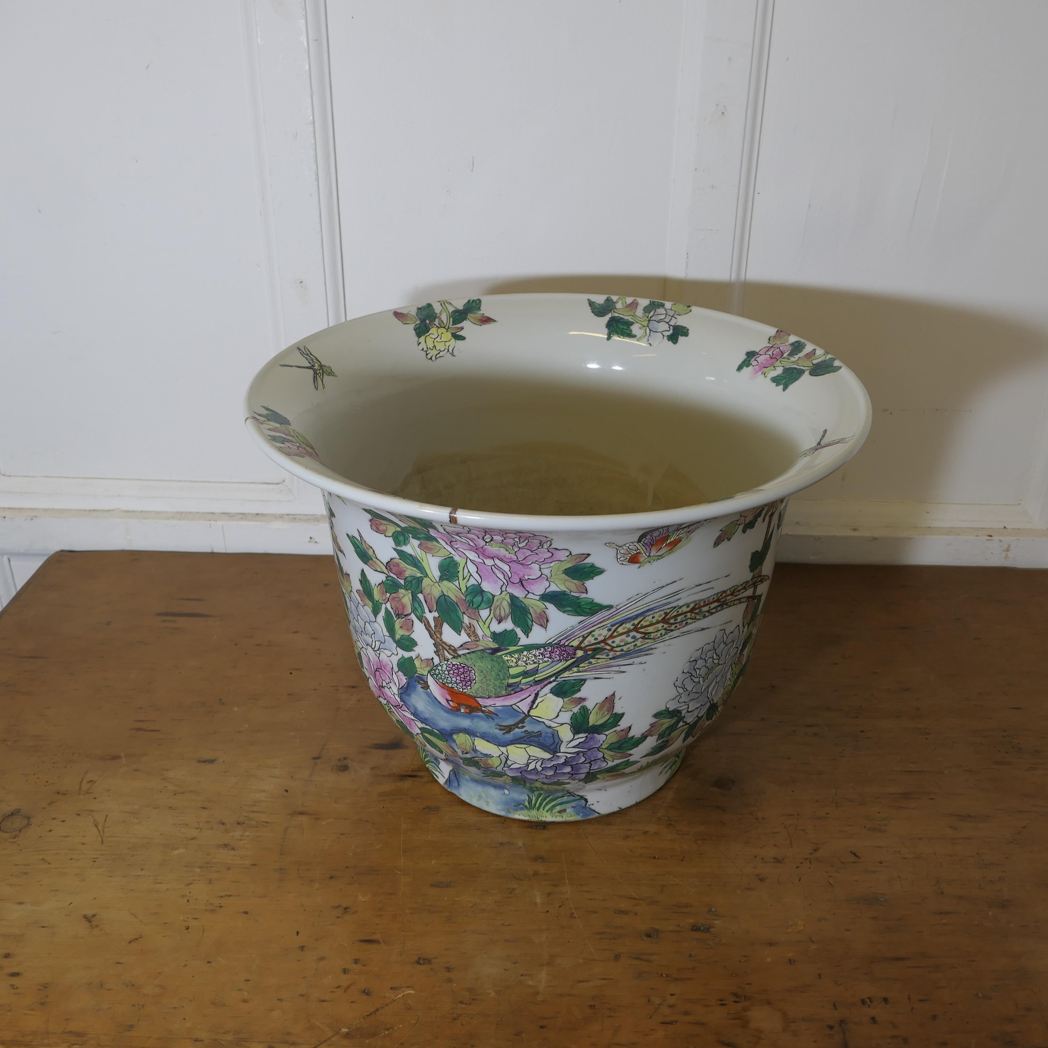 Heavy Chinese Famille Verte Fish Bowl or Jardiniere  A superb piece In Good Condition For Sale In Godshill, Isle of Wight
