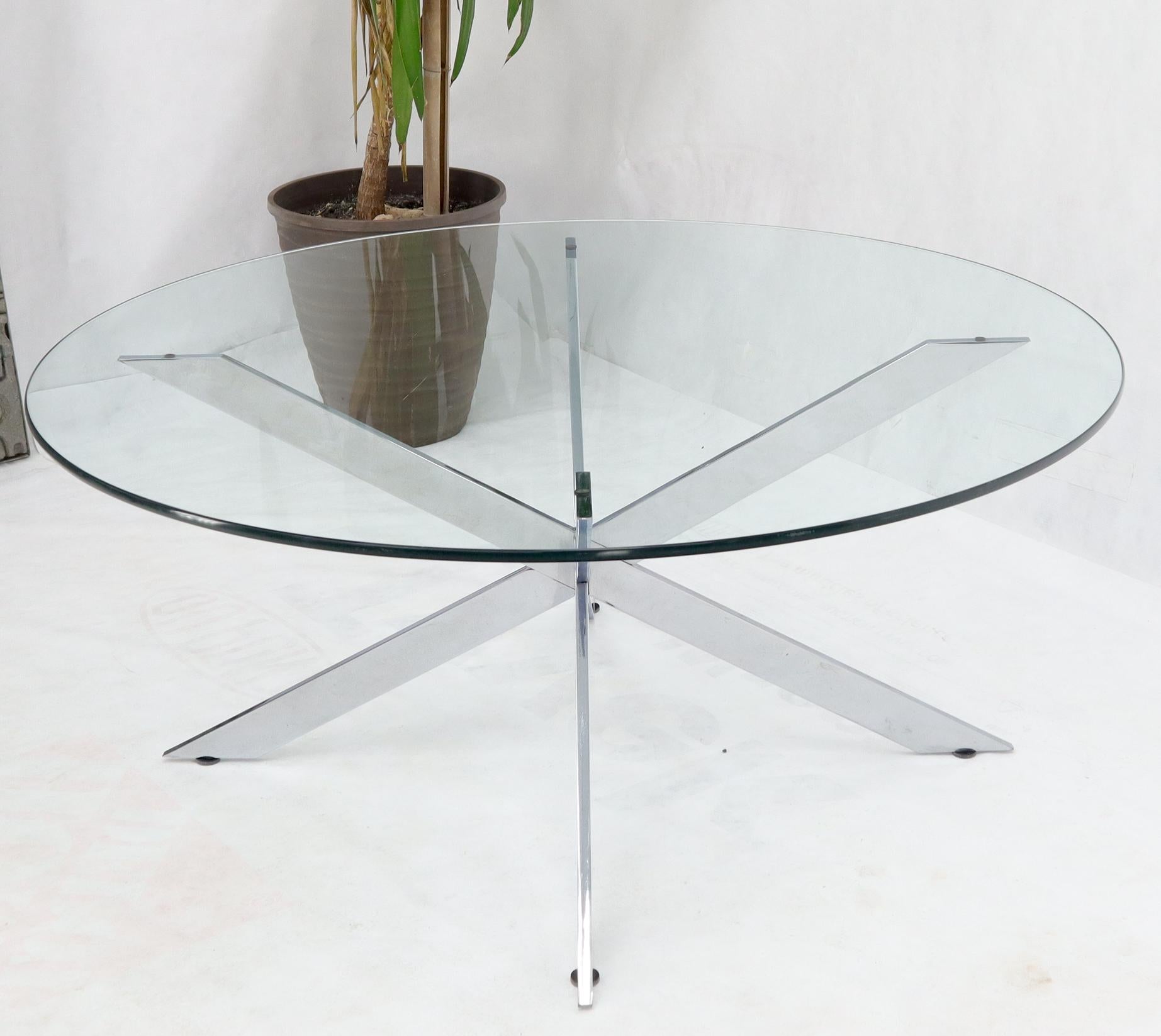 Mid-Century Modern Table basse de style Jacks chromée avec base à pointes et plateau rond en verre en vente