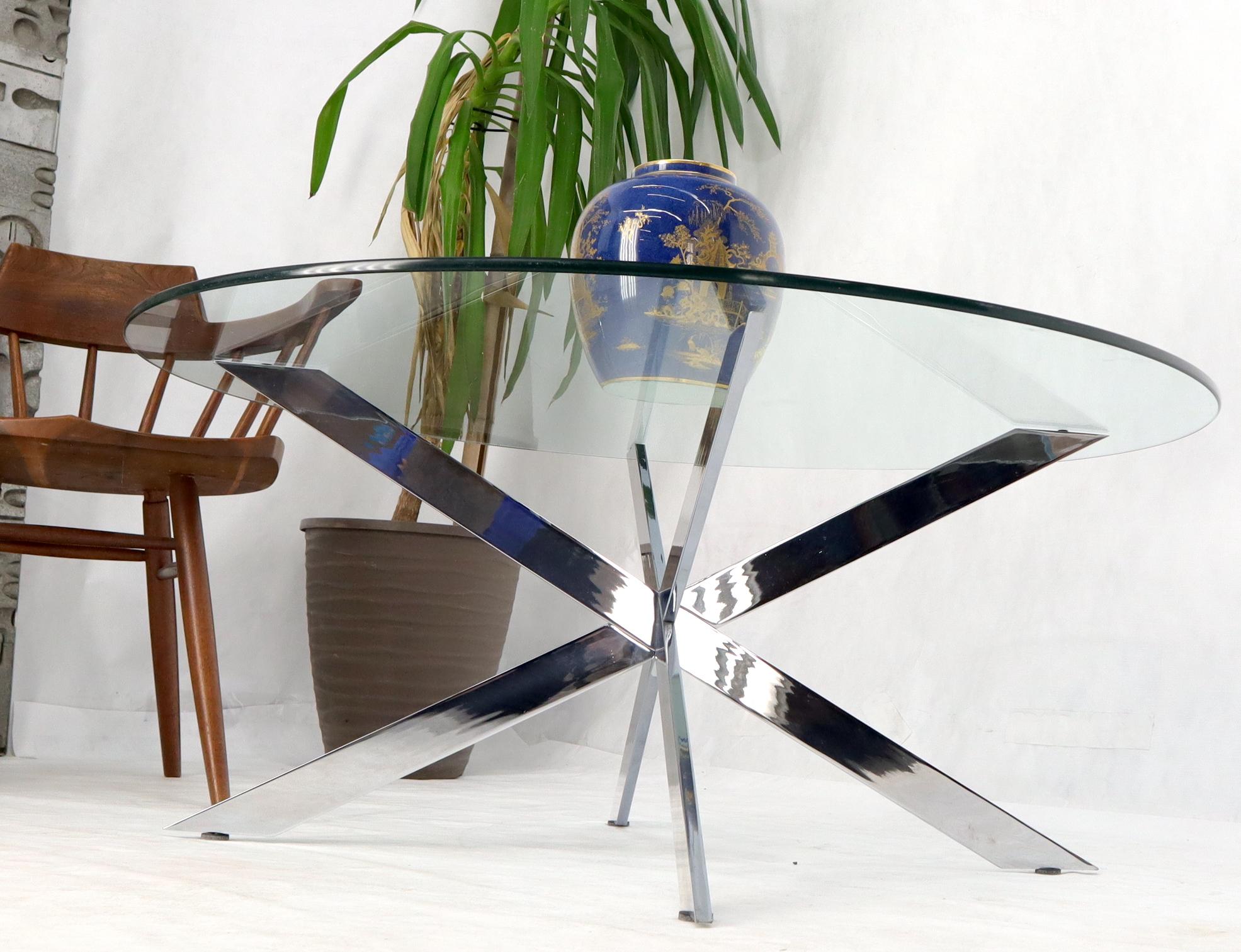 Table basse de style Jacks chromée avec base à pointes et plateau rond en verre en vente 1