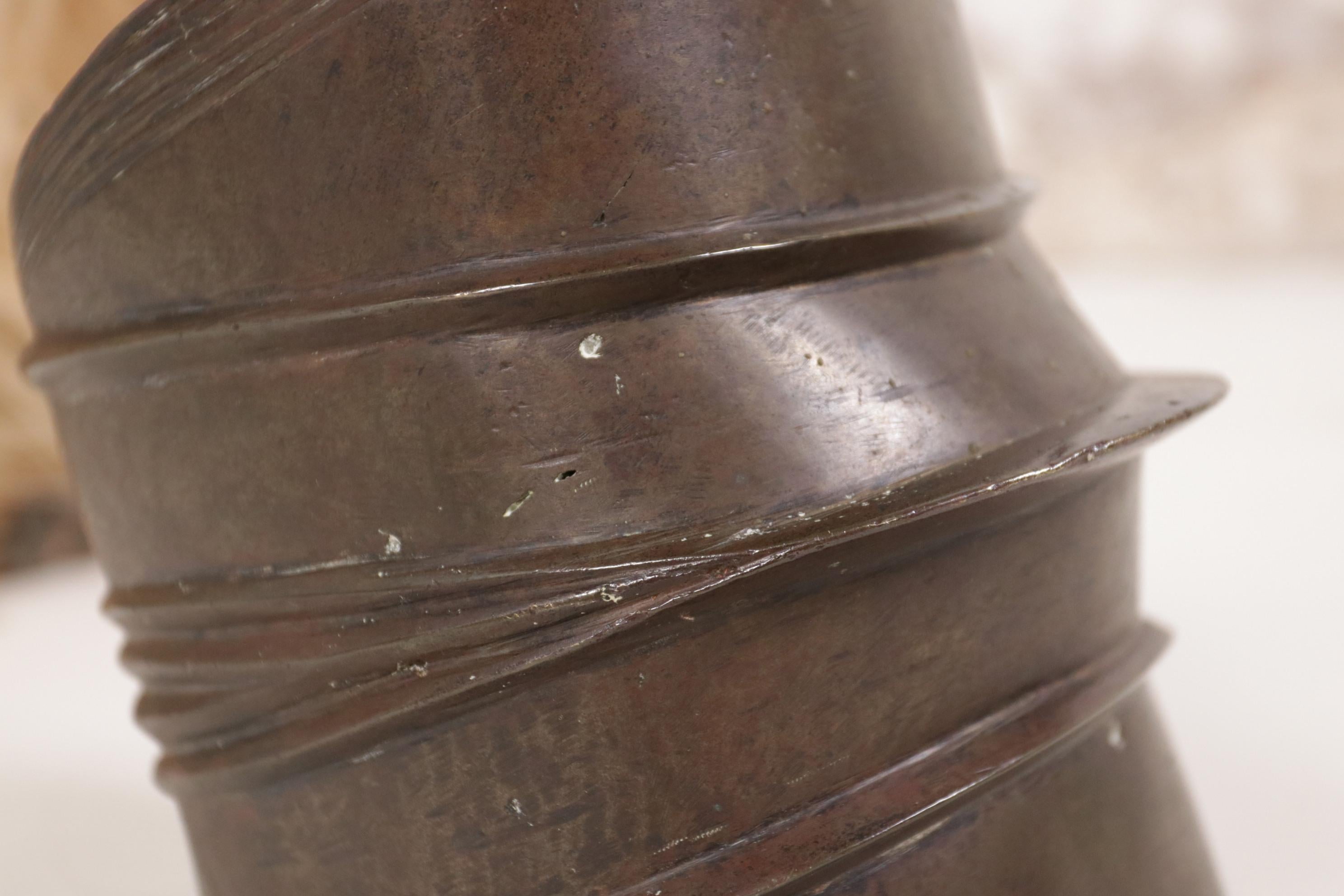 Bracelet à chevilles Ekonda en cuivre lourd de couronne Mongo du 19ème siècle en vente 3