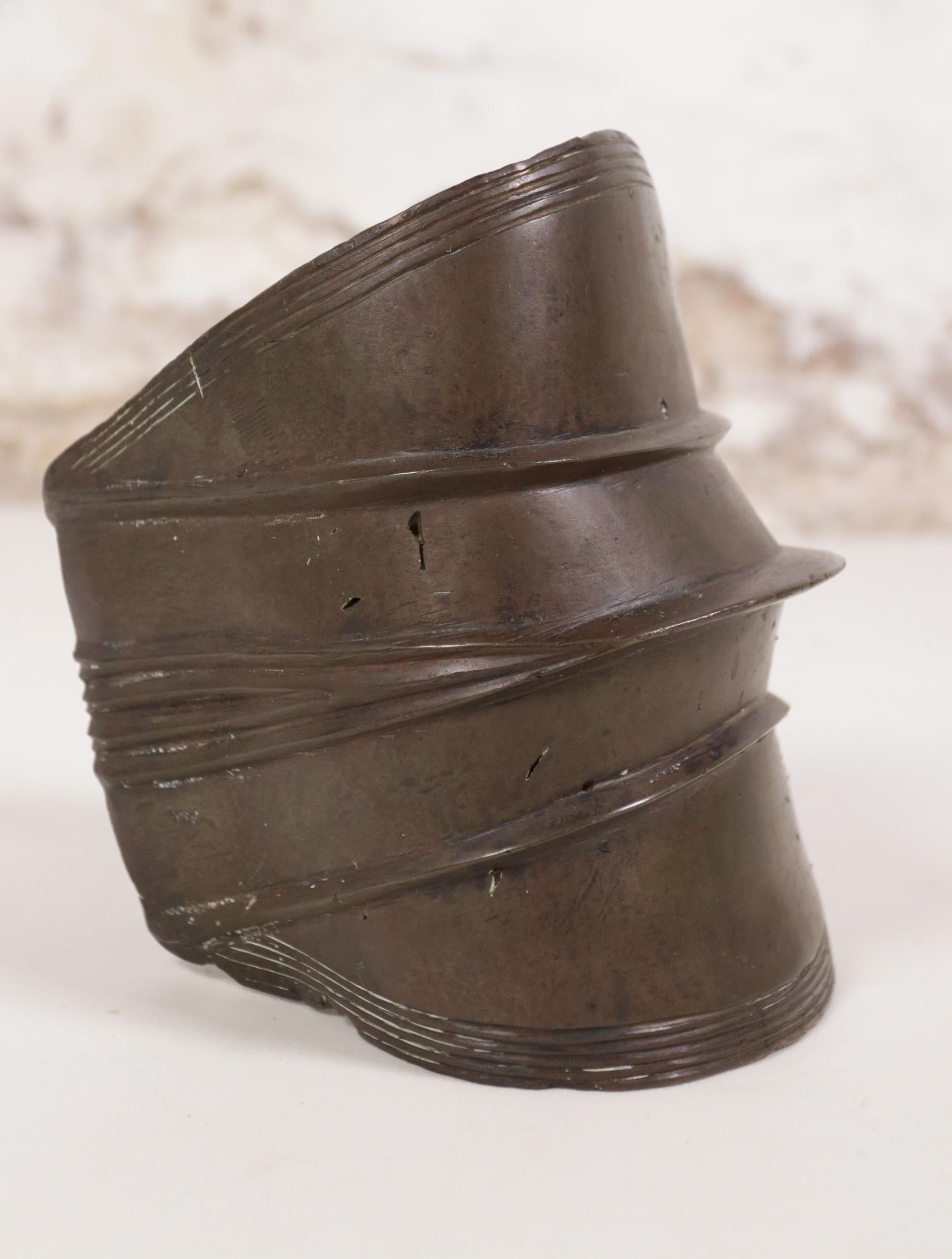 XIXe siècle Bracelet à chevilles Ekonda en cuivre lourd de couronne Mongo du 19ème siècle en vente