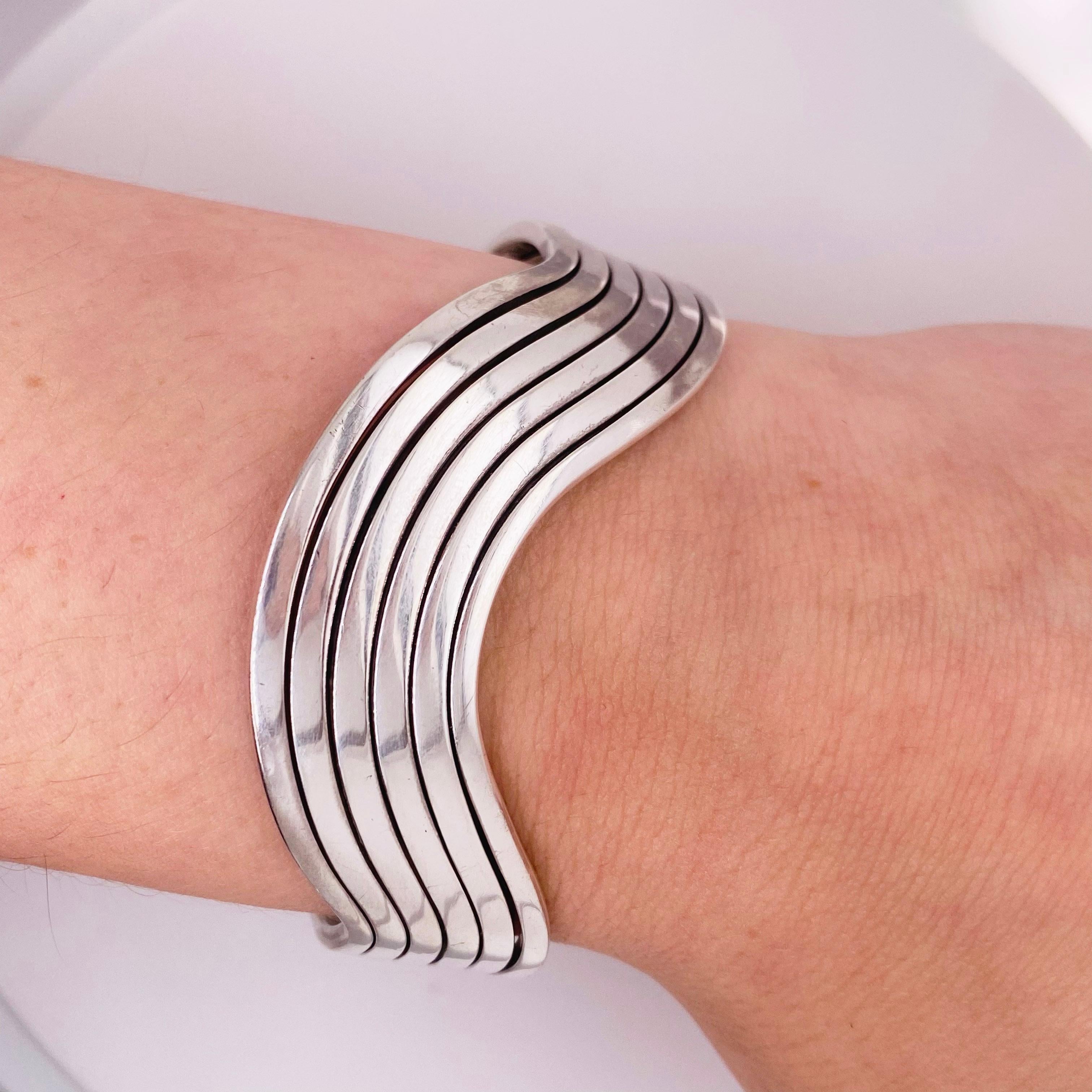 Heavy Curved Cuff Handmade in Sterling Silver, 53 Grams, Medium Size Wrist In New Condition In Austin, TX