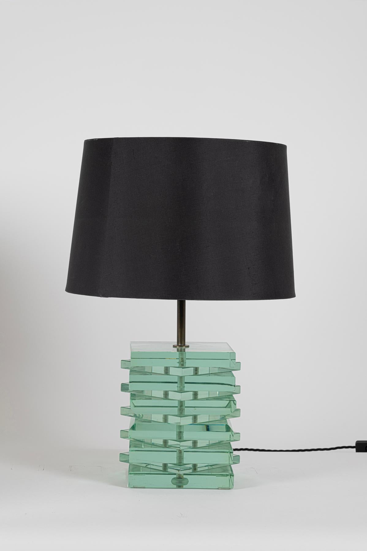 Milieu du XXe siècle Lampe de table en verre taillé lourd en vente