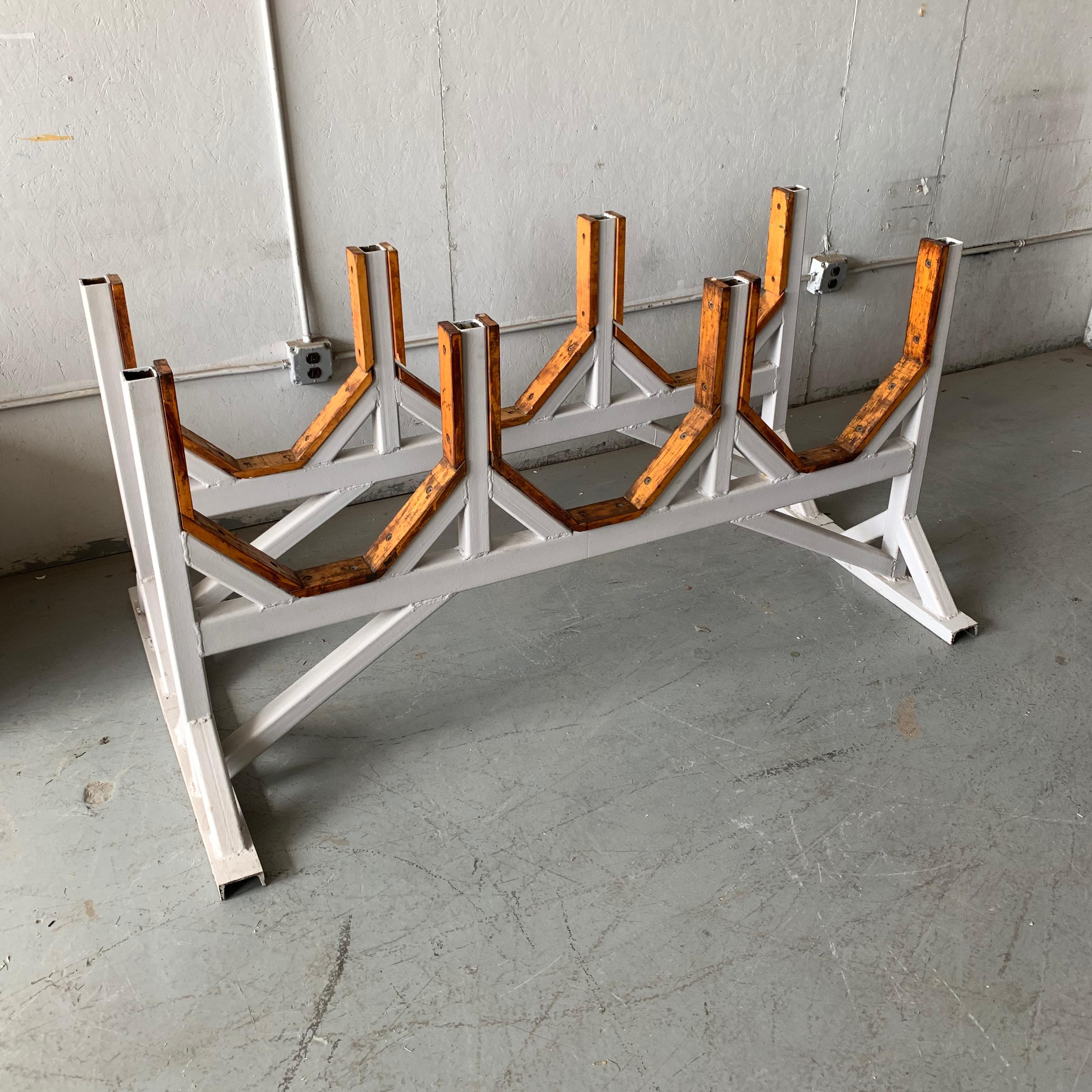 Zwei anpassbare industrielle Tischgestelle aus Metall und Holz für Esszimmer im Angebot 8