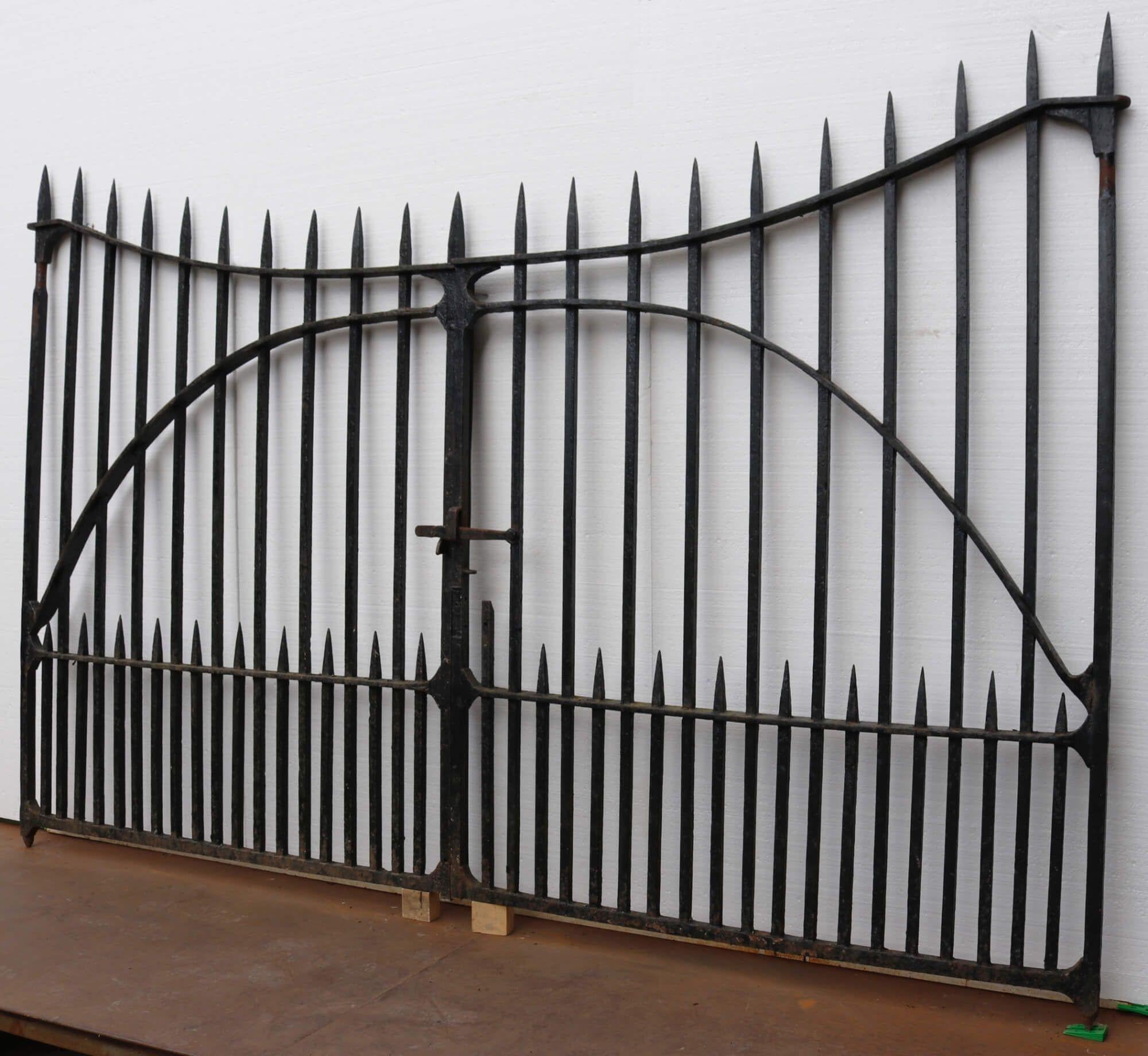 Victorian Heavy Duty Wrought Iron Driveway Gates 297 cm (9’7”) For Sale