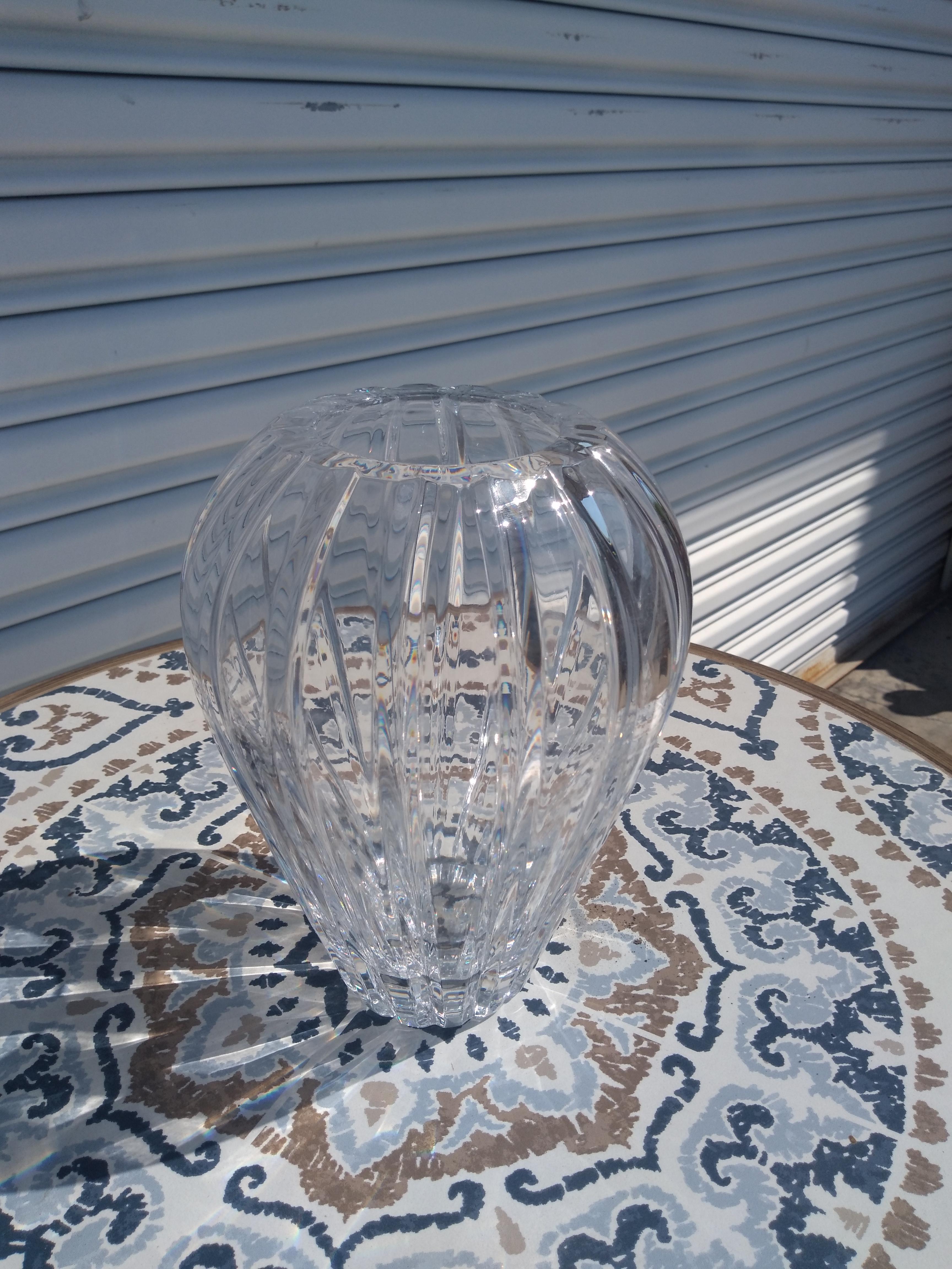 Realizzato con acquaforte Vaso di cristallo pesante inciso in vendita