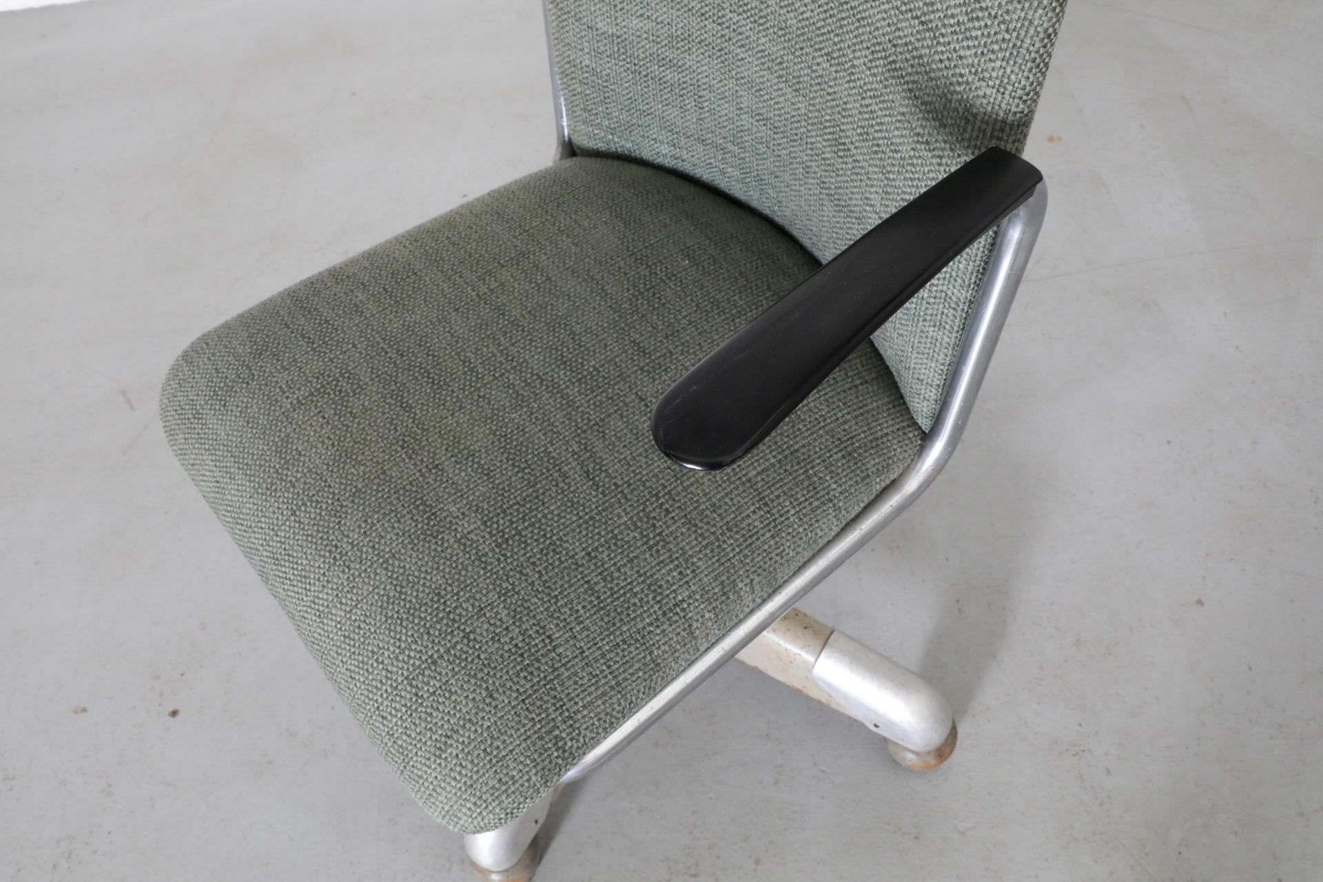 Gispen „356 PQR“ Chefschreibtischstuhl mit weicher grüner Polsterung, 1952 im Angebot 5