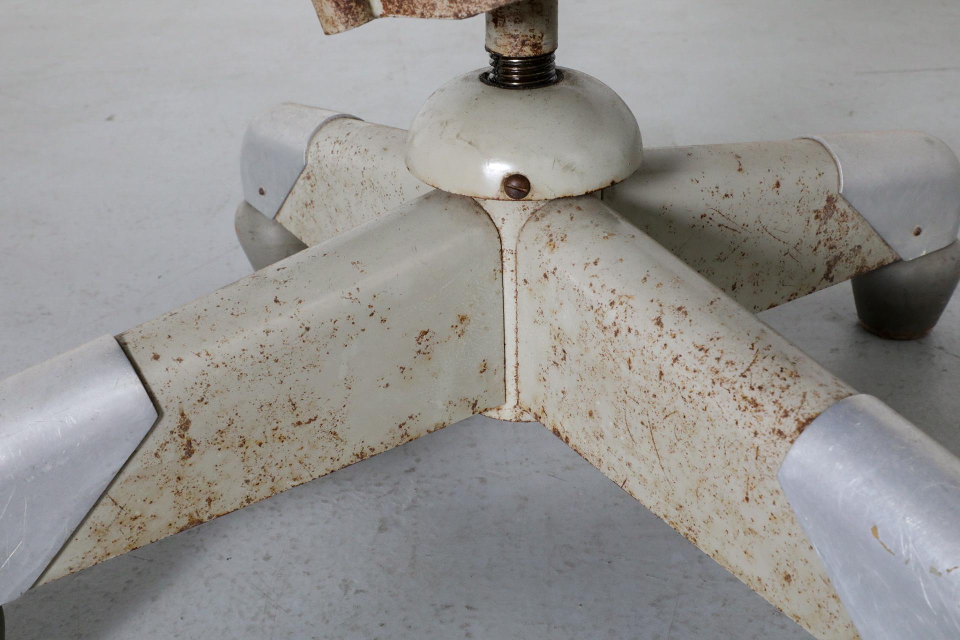 Gispen „356 PQR“ Chefschreibtischstuhl mit weicher grüner Polsterung, 1952 im Angebot 12