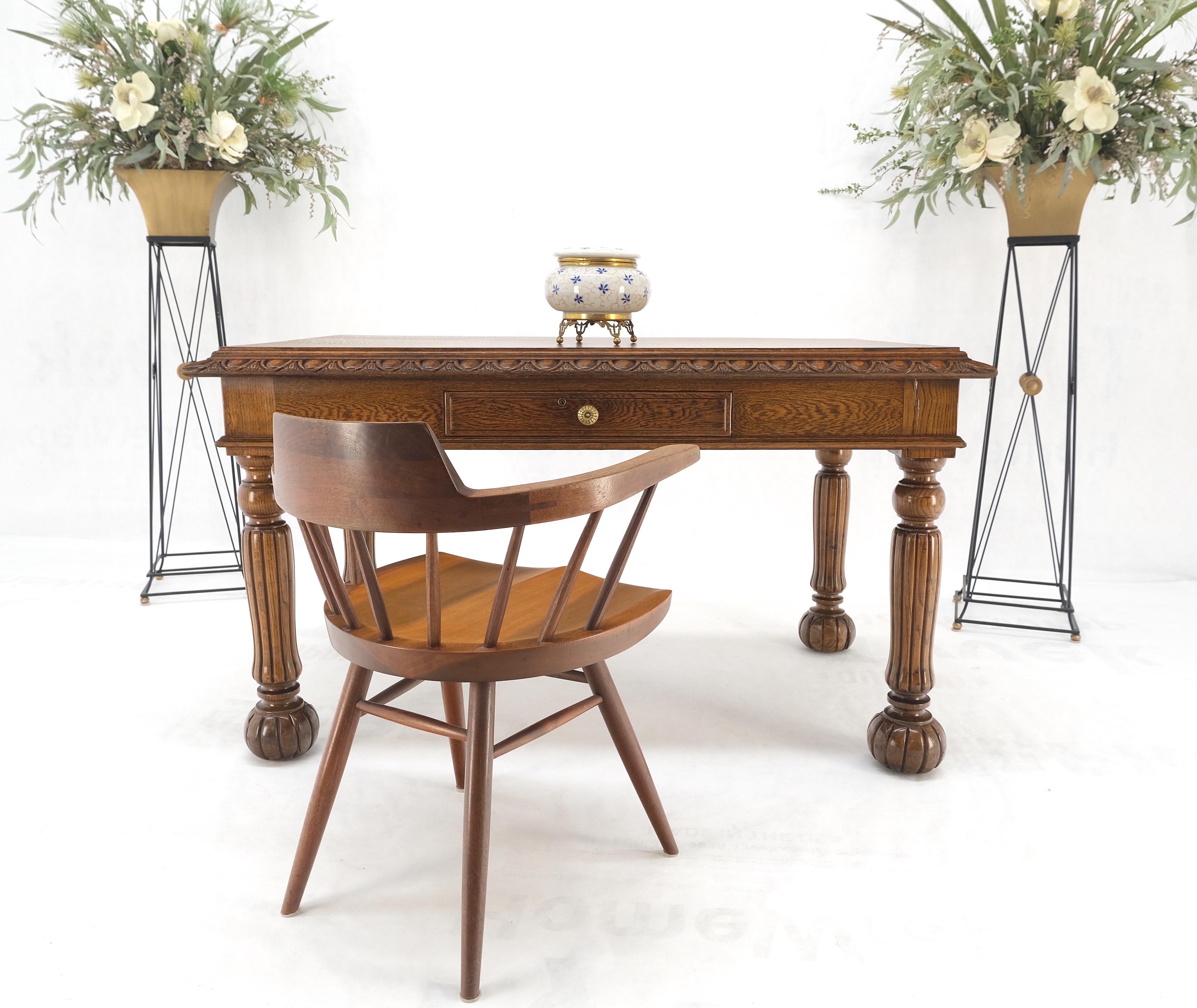 Table de bureau Arts & Crafts à 1 tiroir avec pieds cannelés en chêne sculpté CLEAN ! en vente 9
