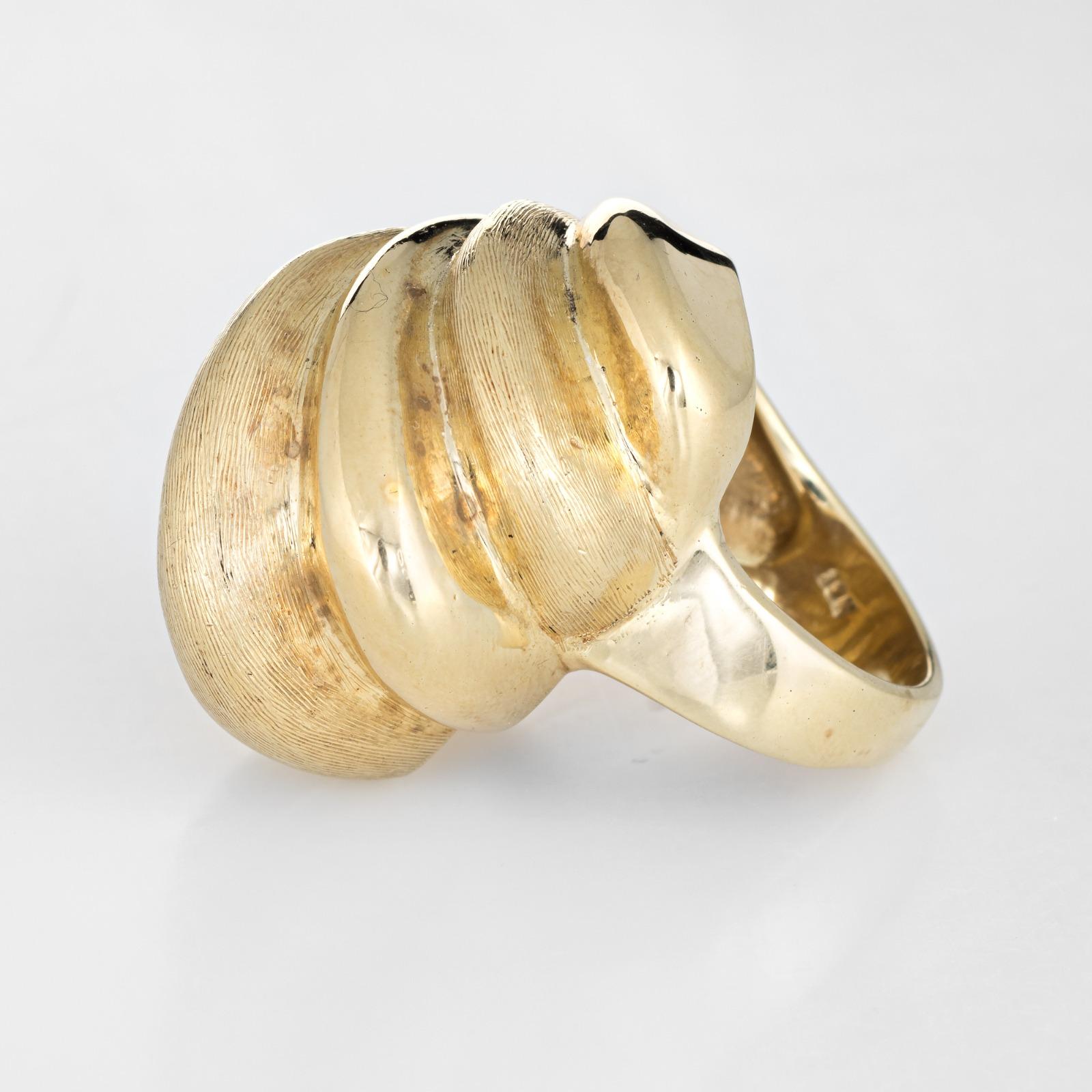 Heavy Fluted Cocktail Ring Vintage High Dome Mid Century Estate Jewelry In Good Condition For Sale In Torrance, CA