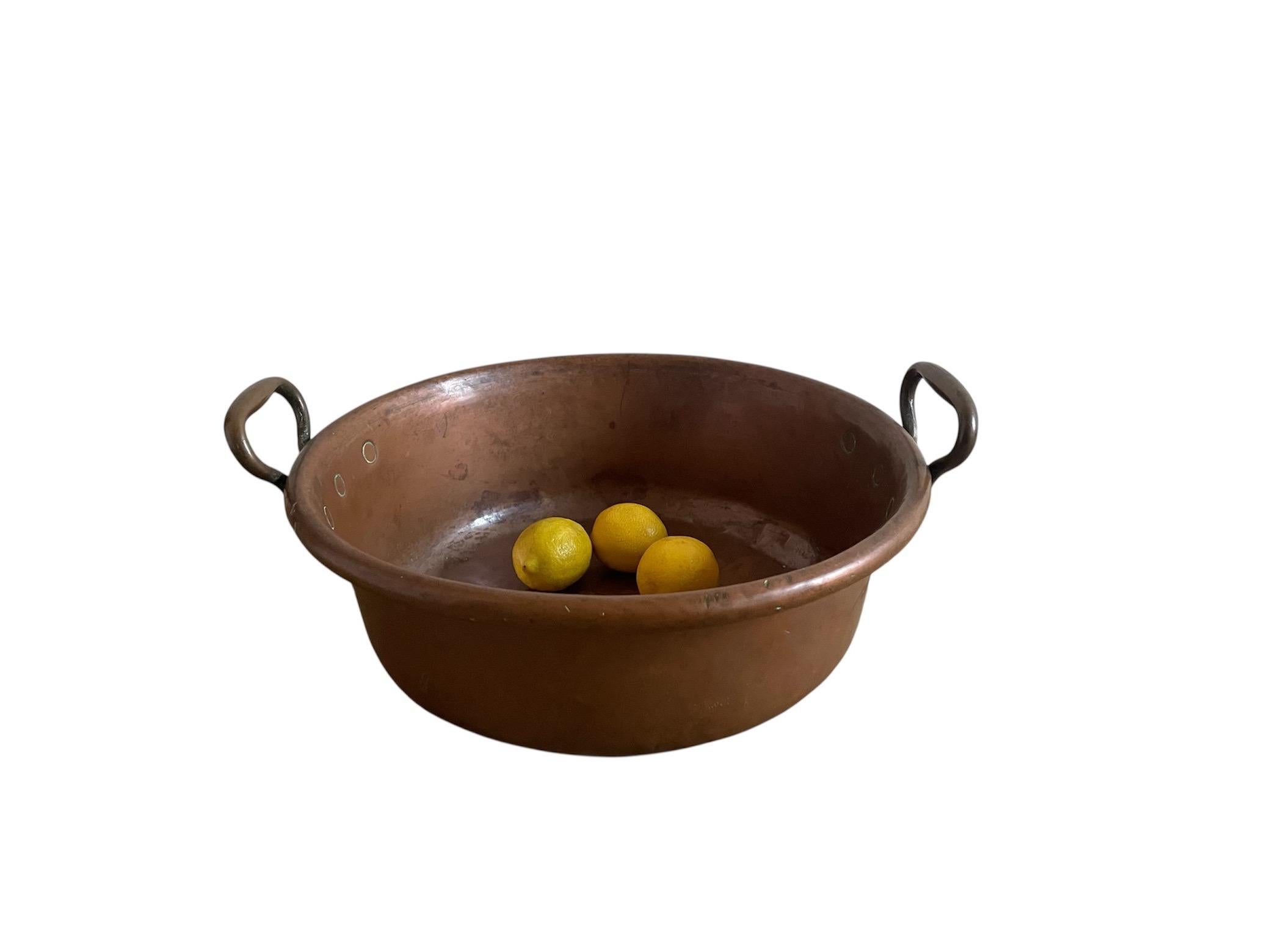 Schwere Antique French Kupfer Hand gehämmert Topf, Pfanne, Jardiniere oder Obstschale im Angebot 3