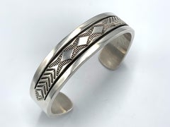 Schweres Sterling Silber Armband mit handgestempelten Designs von Bruce Morgan
