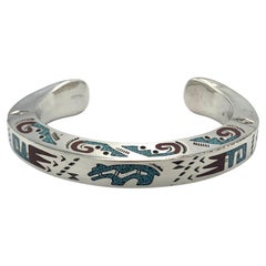 Bracelet en argent massif avec incrustation de copeaux par Ray Begay (Navajo)