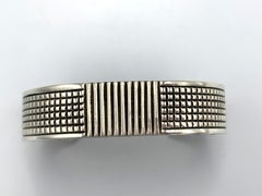 Bracelet manchette en argent massif avec Johnathan Nez (Navajo)