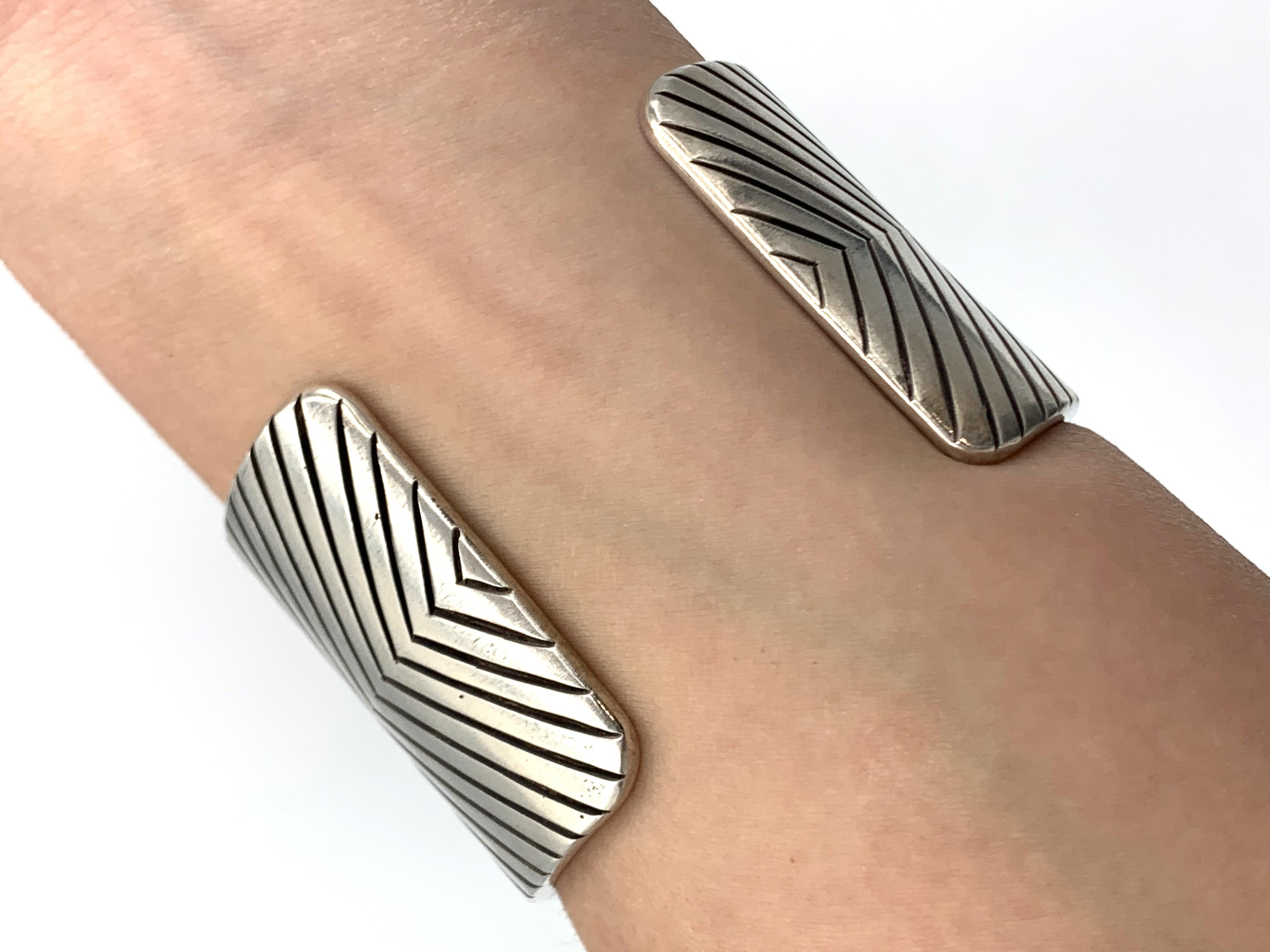 Polsino in argento massiccio di Matthew Charley. in vendita 6