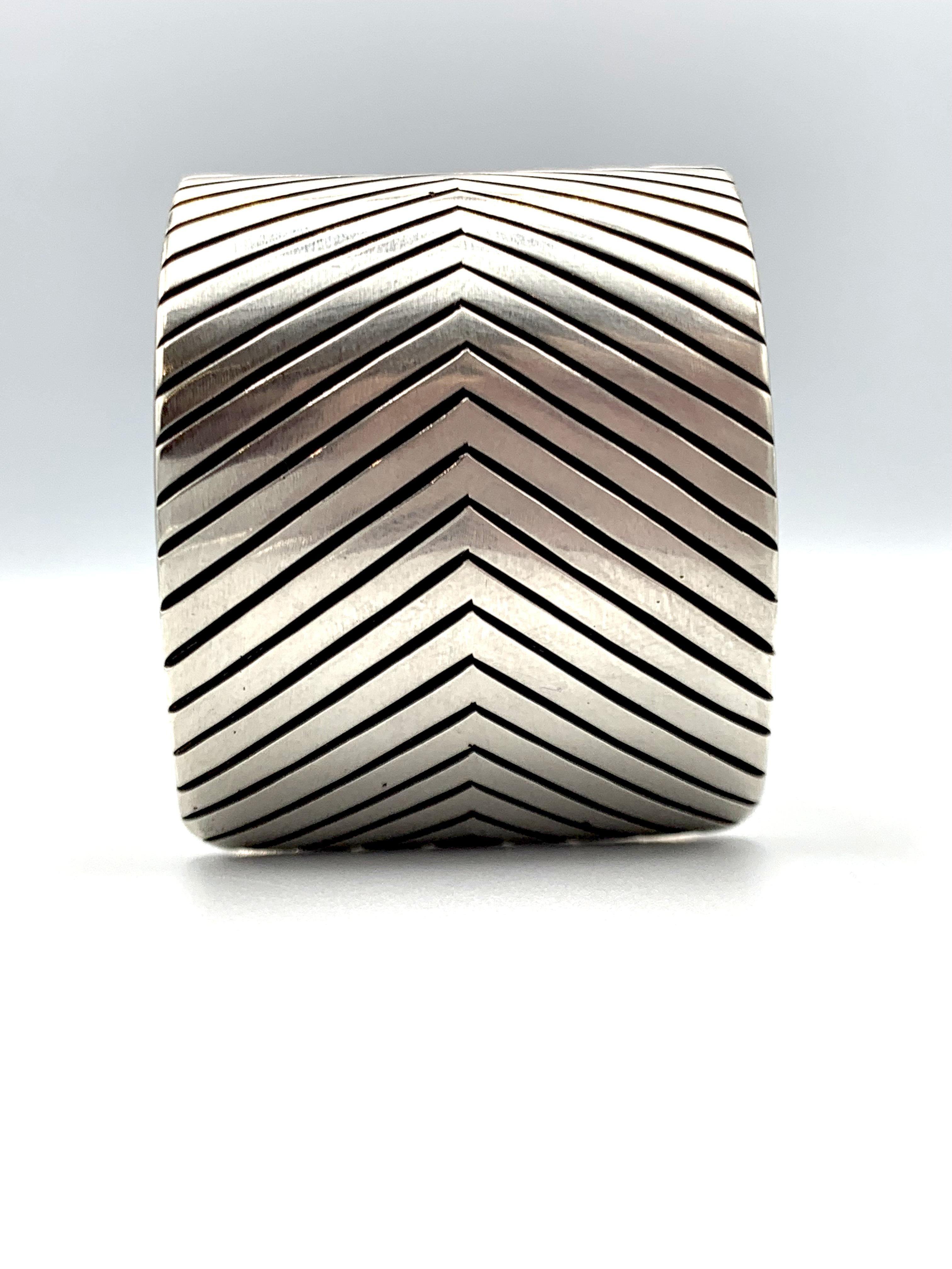 Nativo americano Polsino in argento massiccio di Matthew Charley. in vendita