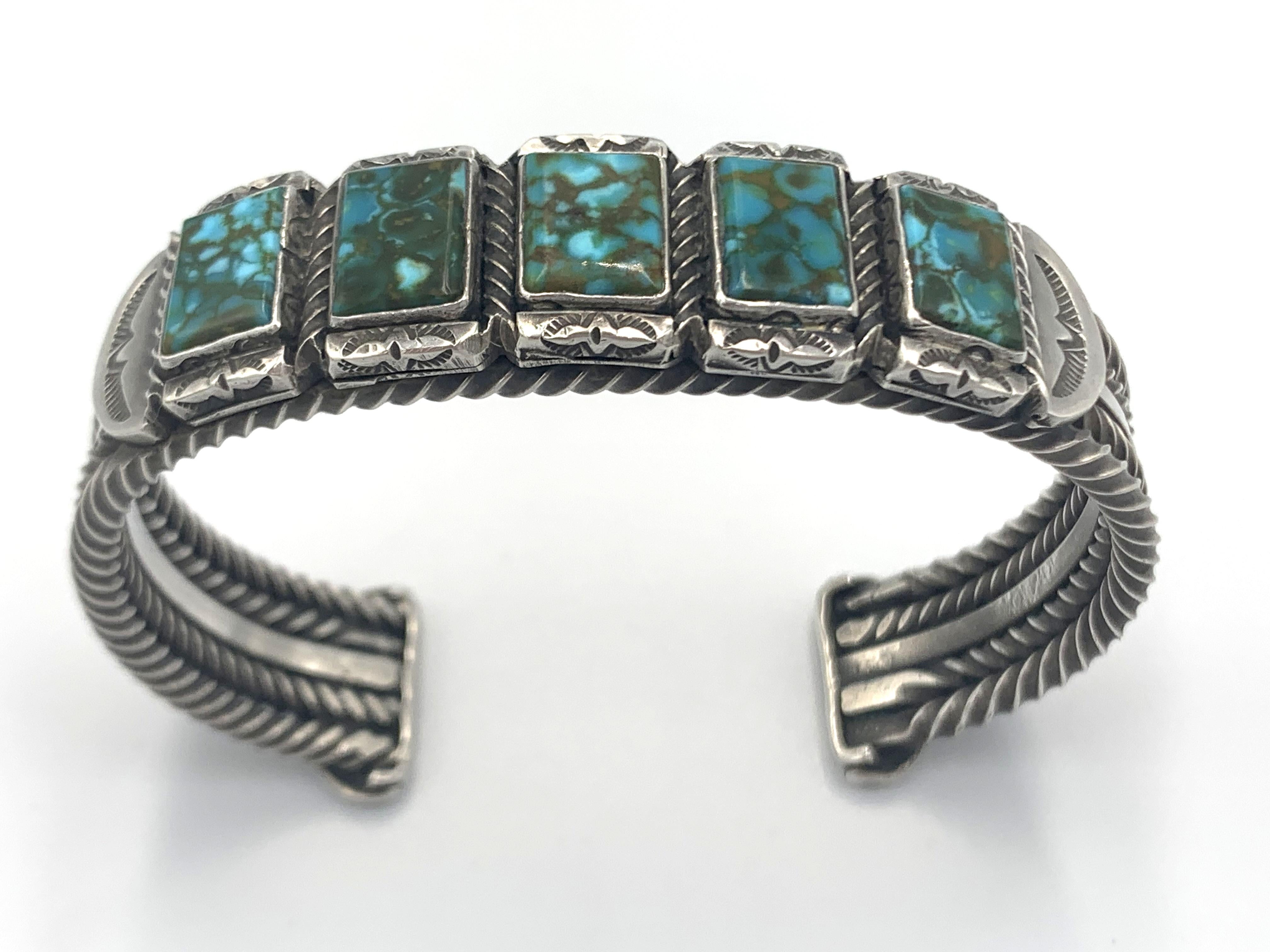 Nativo americano Bracciale in argento massiccio con pietre di turchese di montagna Pilot di Aldrich in vendita