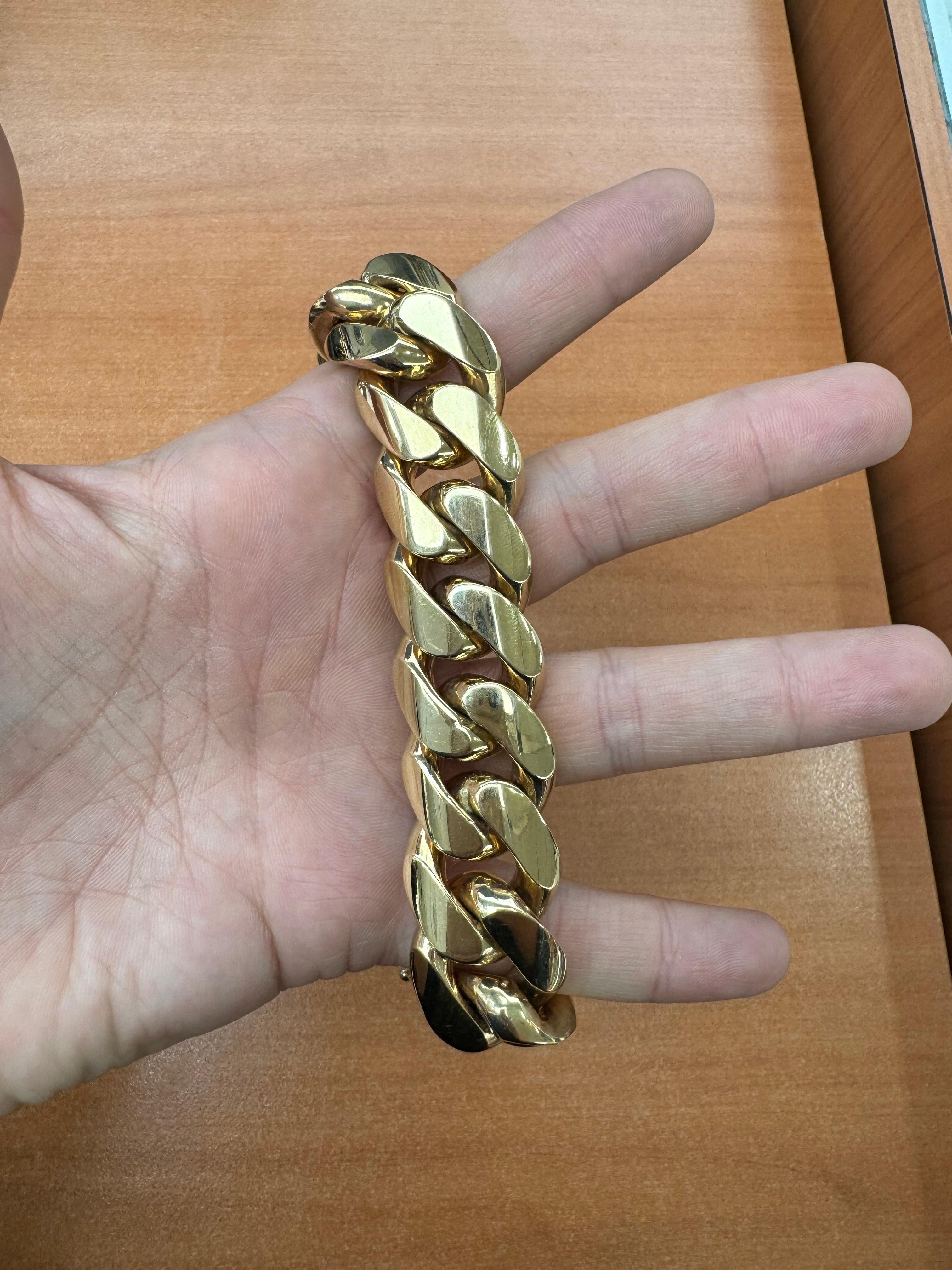 Heavy Gents Cuban Link Bracelet 280.7 Grams 21.5 MM 8.5” 14 Karat Yellow Gold In Excellent Condition For Sale In New York, NY