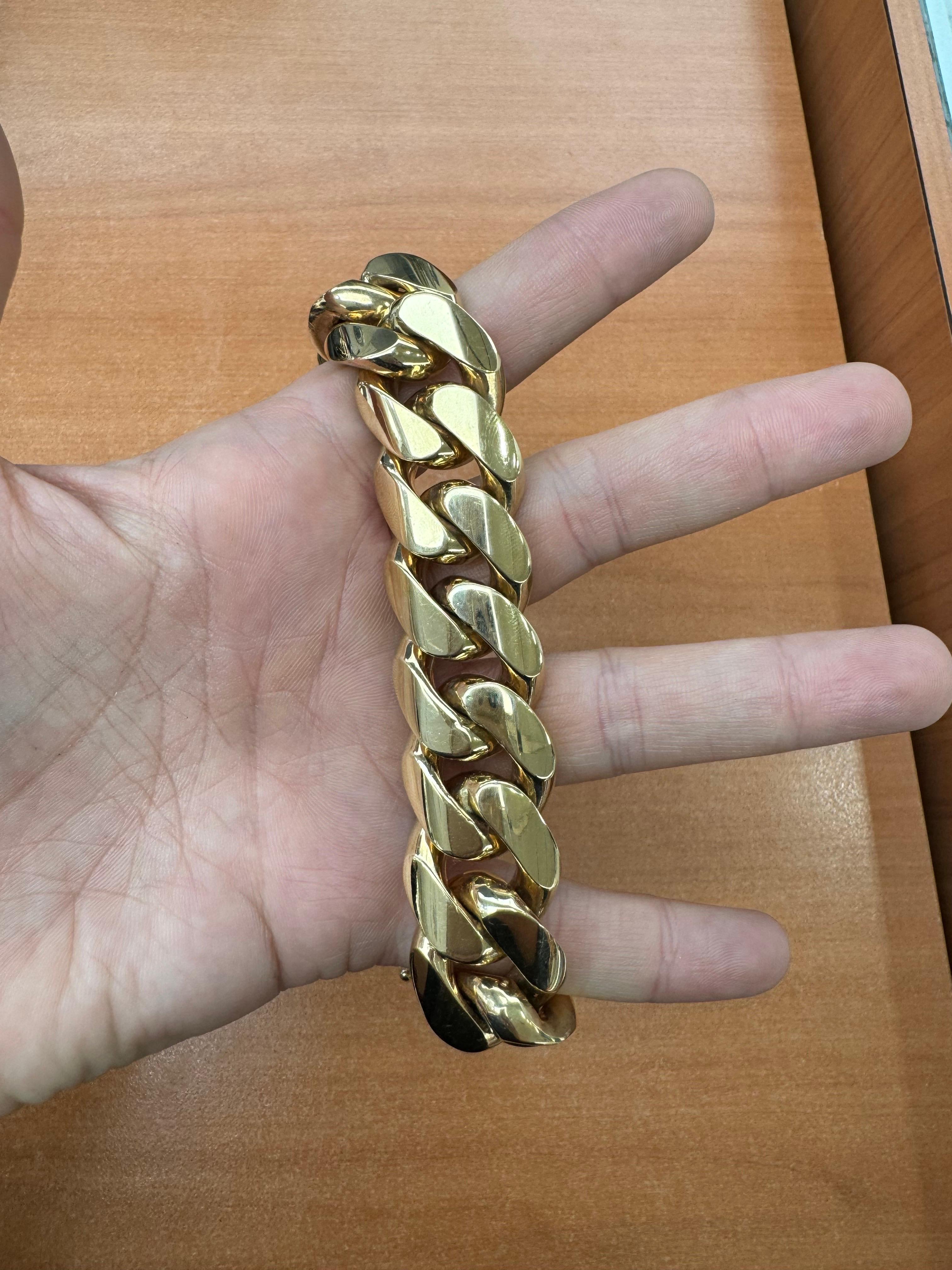 Bracelet lourd à maillons cubains 280.7 Grammes 21.5 MM 8.5 14 Karat Yellow Gold Excellent état - En vente à New York, NY