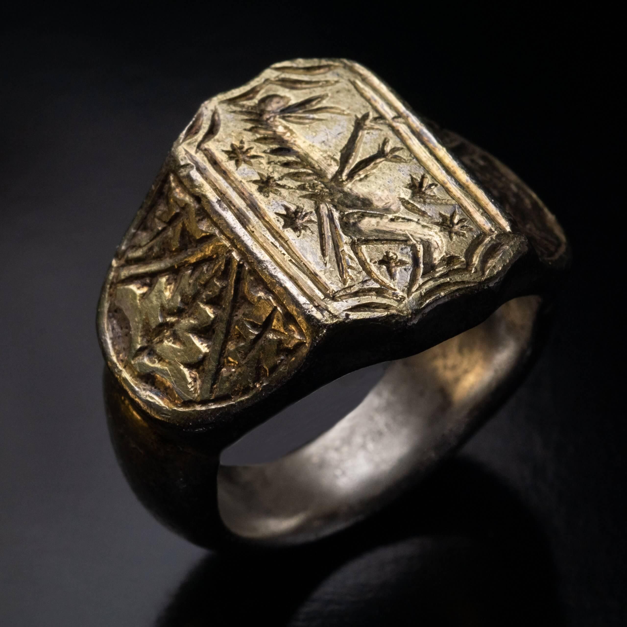 England or France, circa 1350 – 1450.
This very heavy medieval signet ring is from the Hundred Years’ War era and likely belonged to a knight. Its large size suggests that it may have been worn over a glove.
The ring is finely modeled in high purity