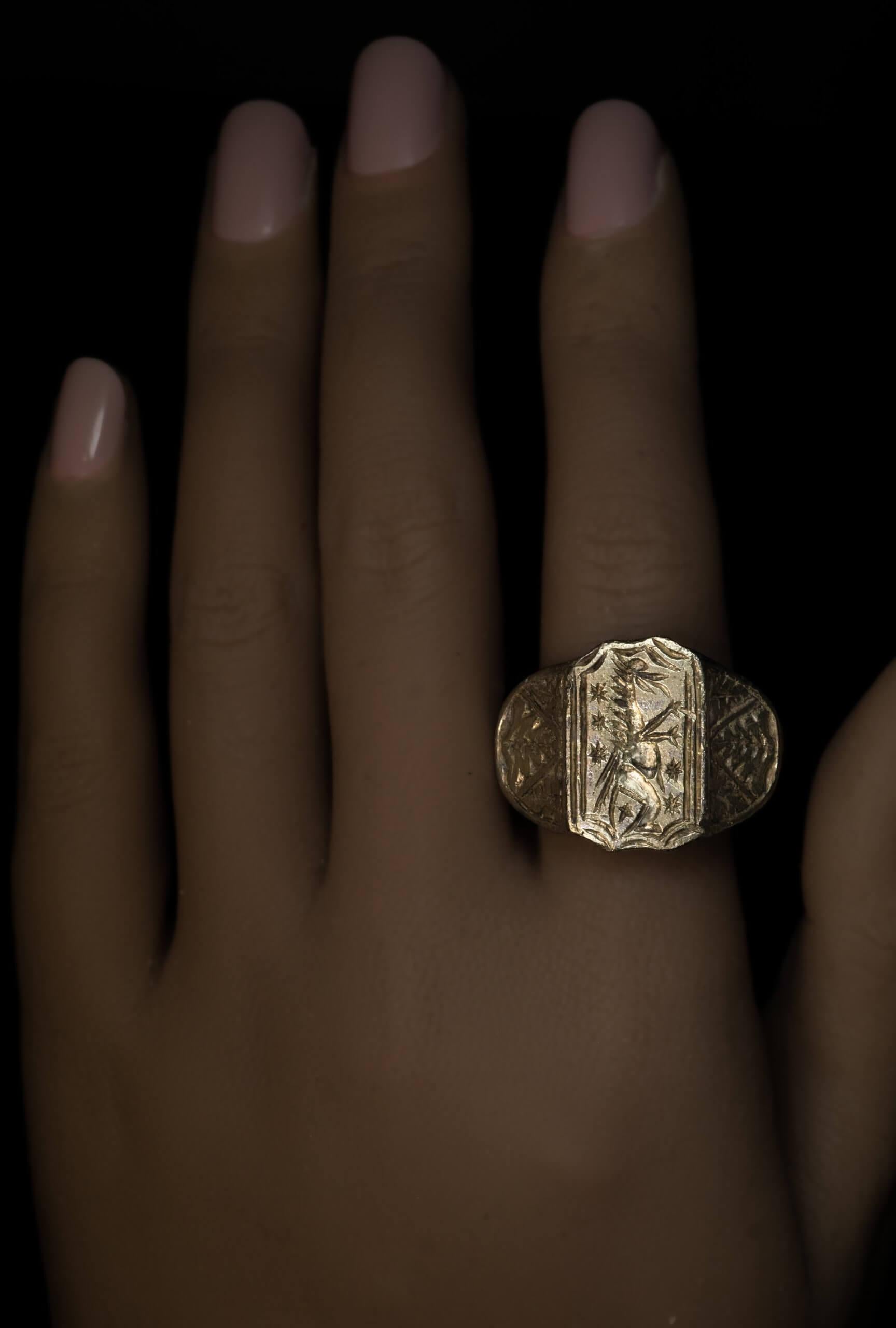 Heavy Gilded Silver Medieval Signet Ring c. 1350-1450 im Zustand „Gut“ im Angebot in Chicago, IL