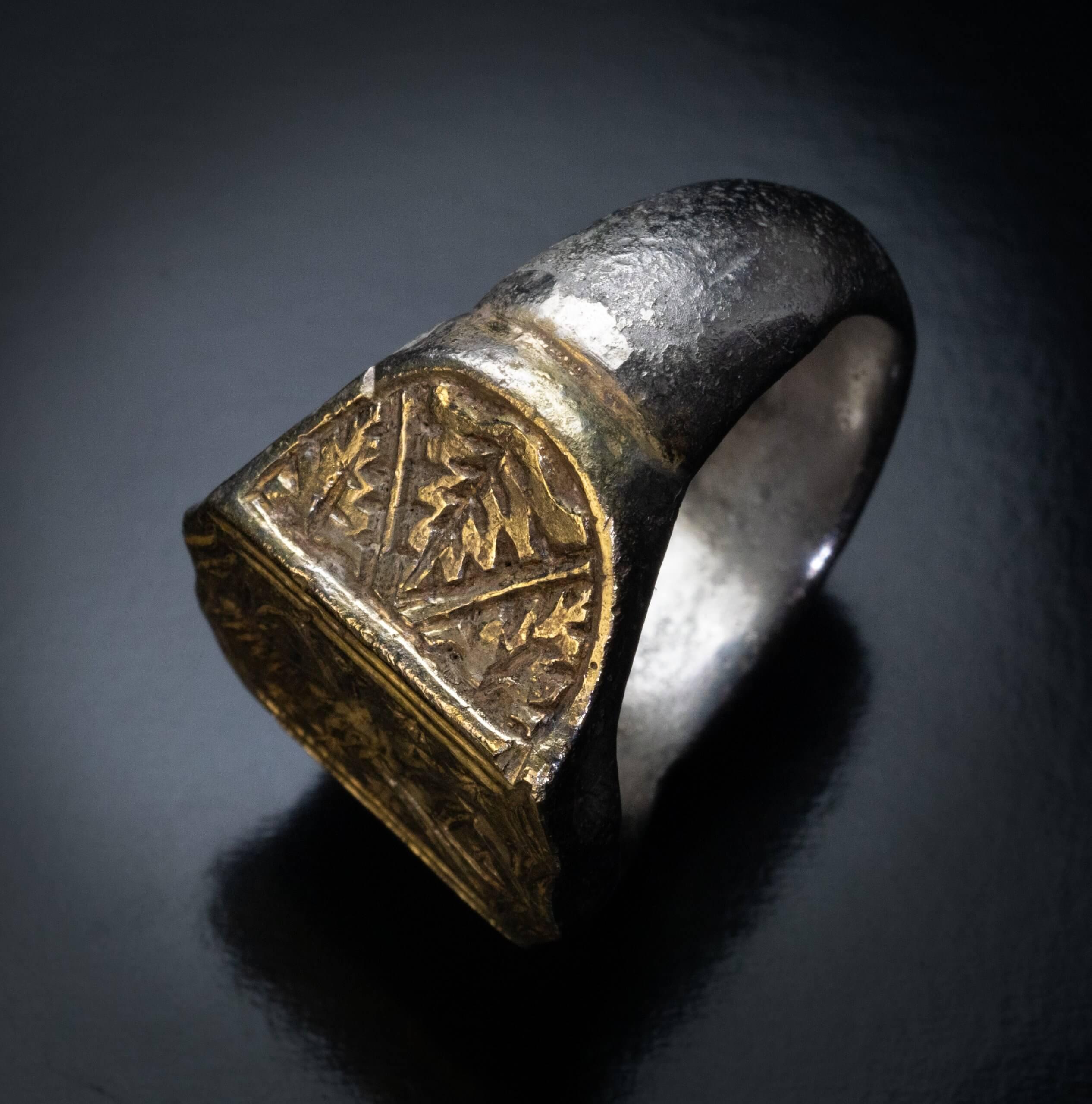 Heavy Gilded Silver Medieval Signet Ring c. 1350-1450 im Angebot 1