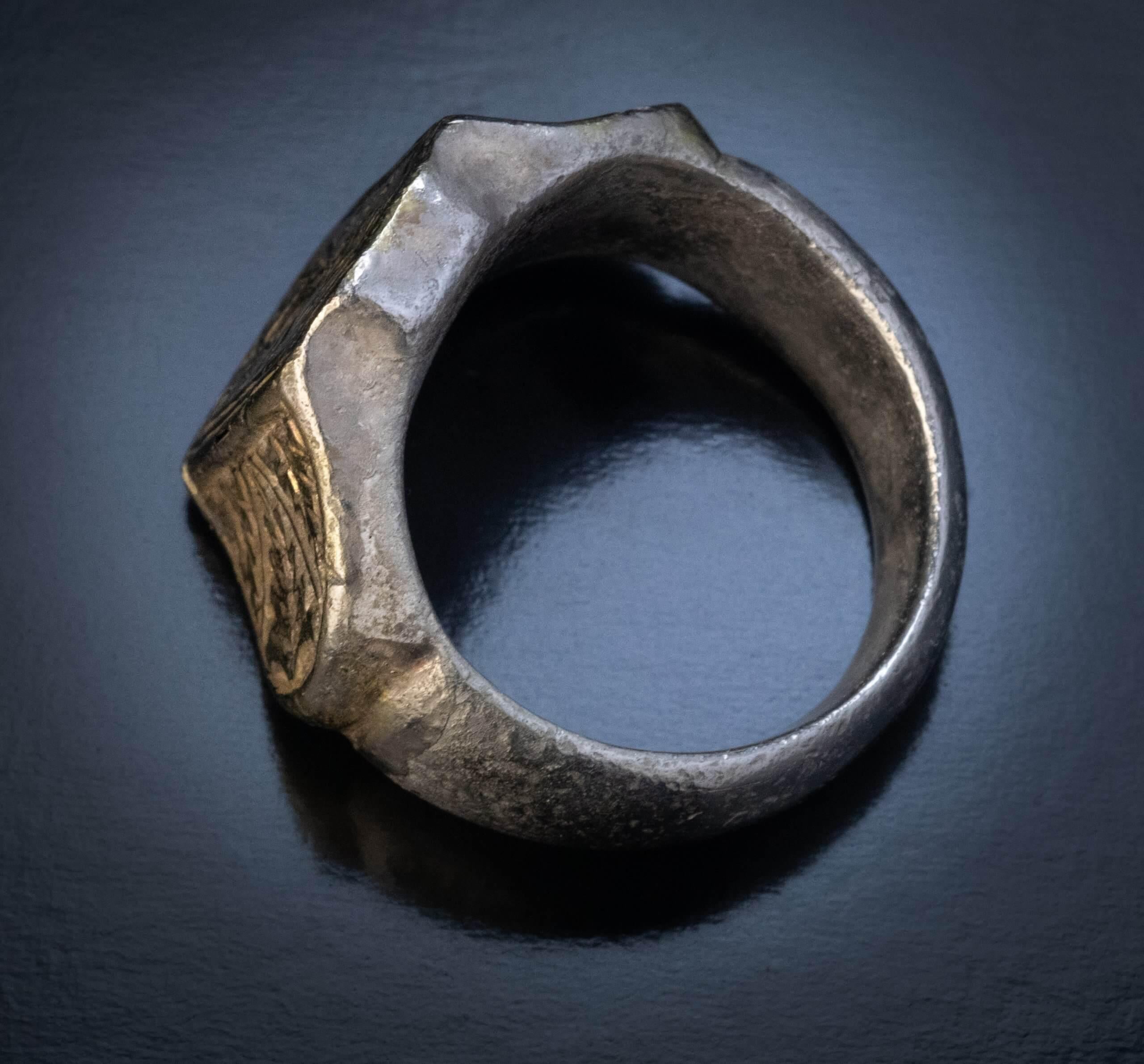 Heavy Gilded Silver Medieval Signet Ring c. 1350-1450 im Angebot 2
