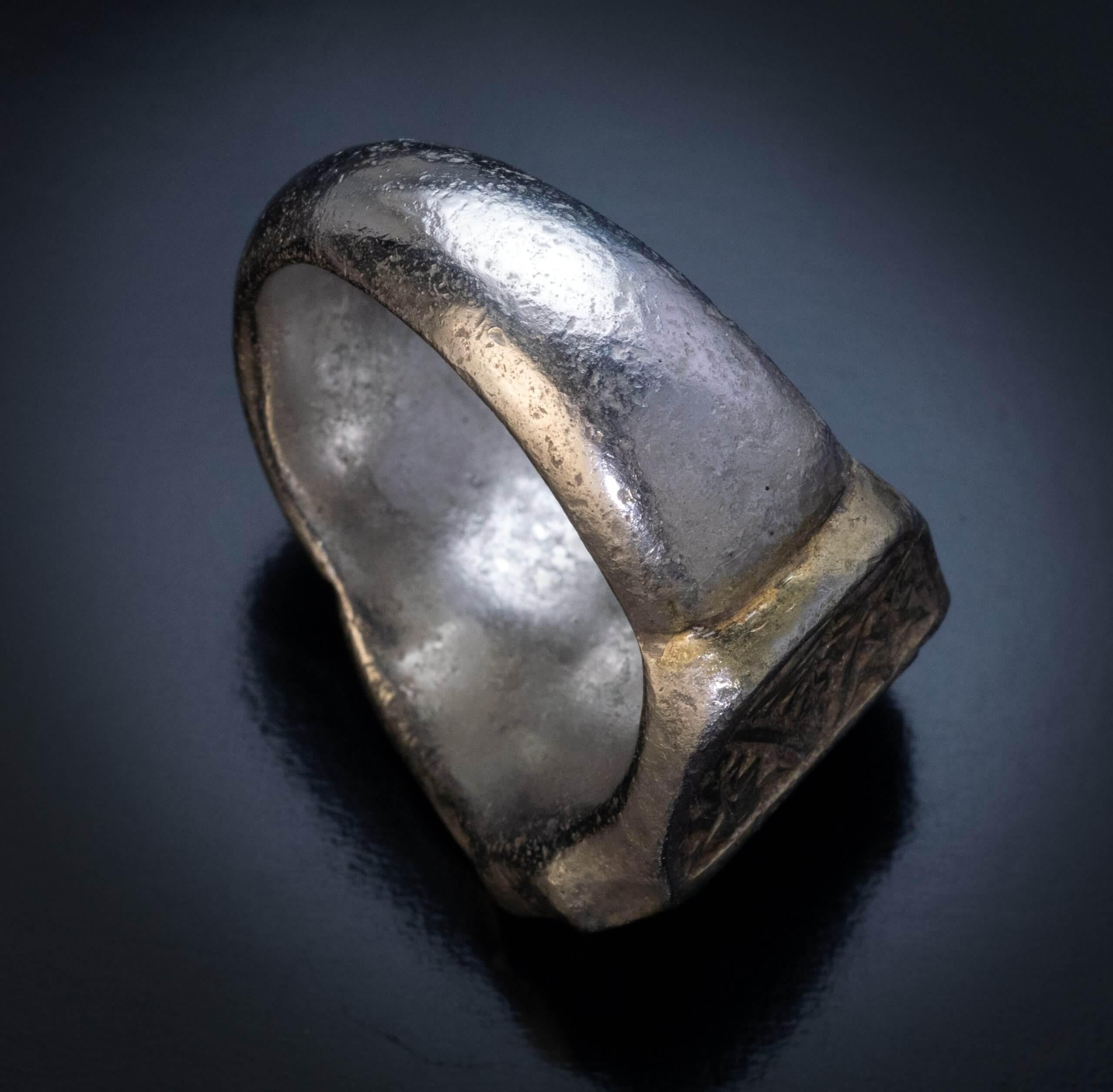 Heavy Gilded Silver Medieval Signet Ring c. 1350-1450 im Angebot 3