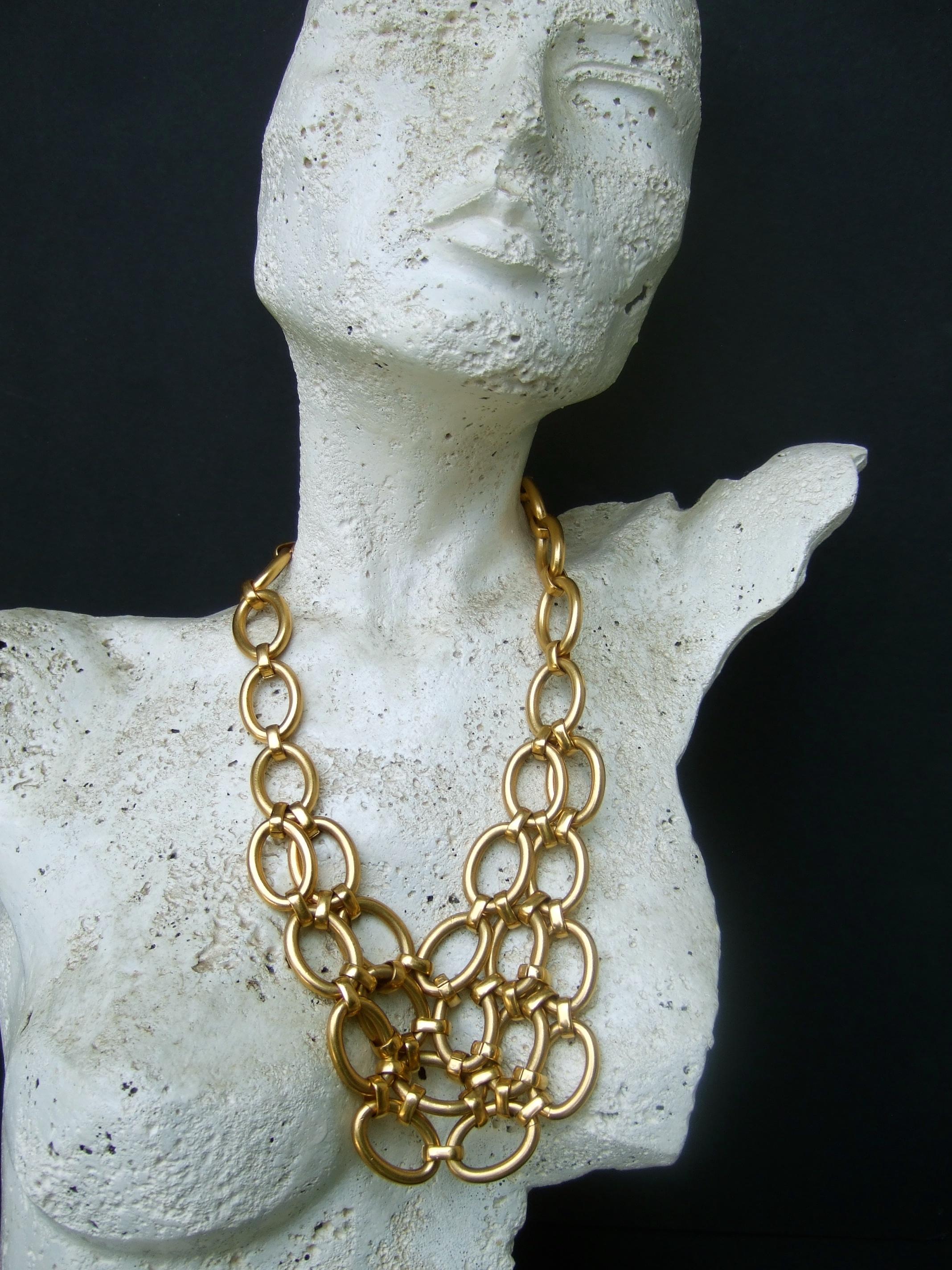 Heavy Gilt Matte Metal Articulated  Statement Necklace c 1990s In condizioni buone in vendita a University City, MO
