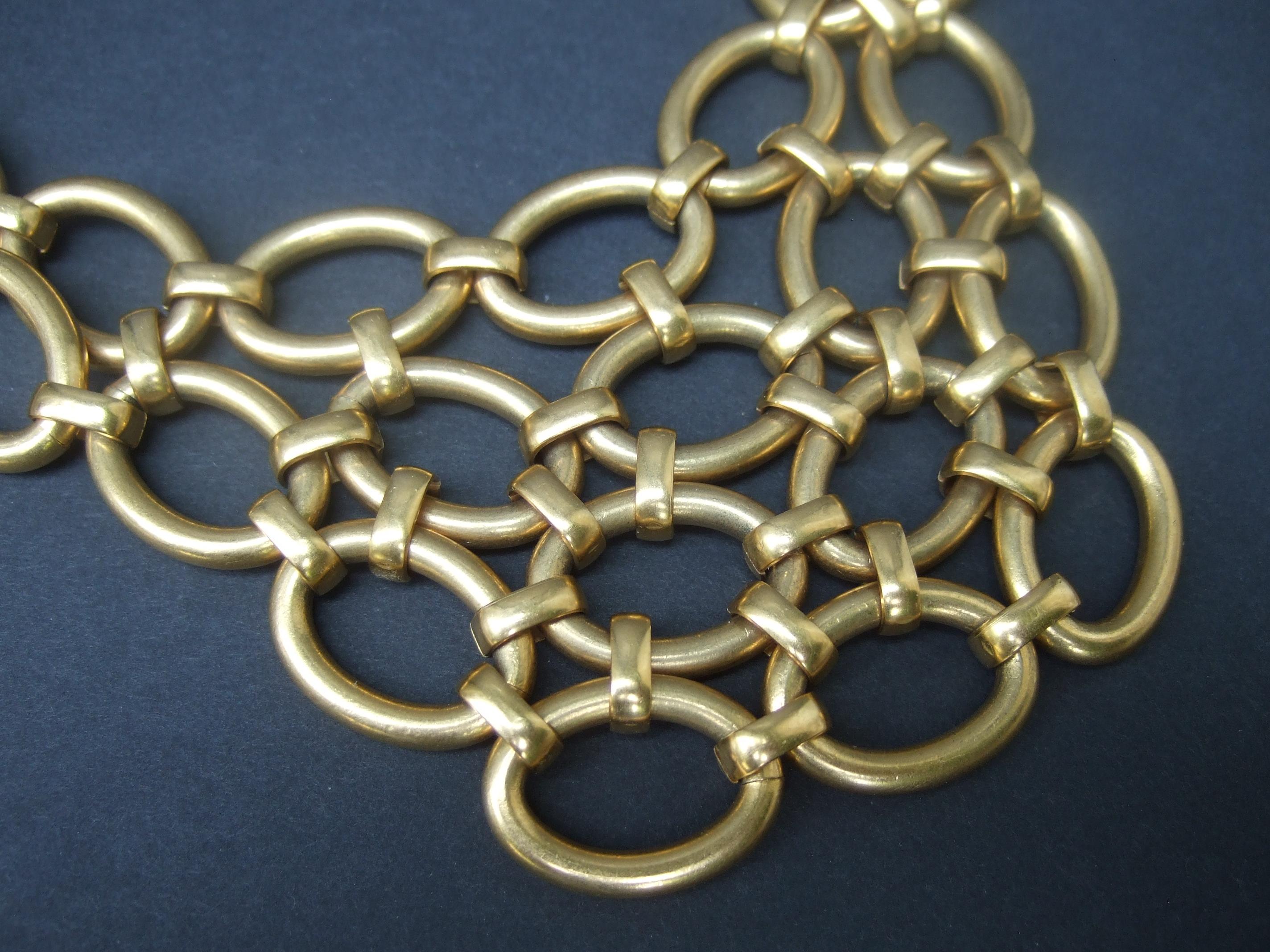 Donna Heavy Gilt Matte Metal Articulated  Statement Necklace c 1990s in vendita