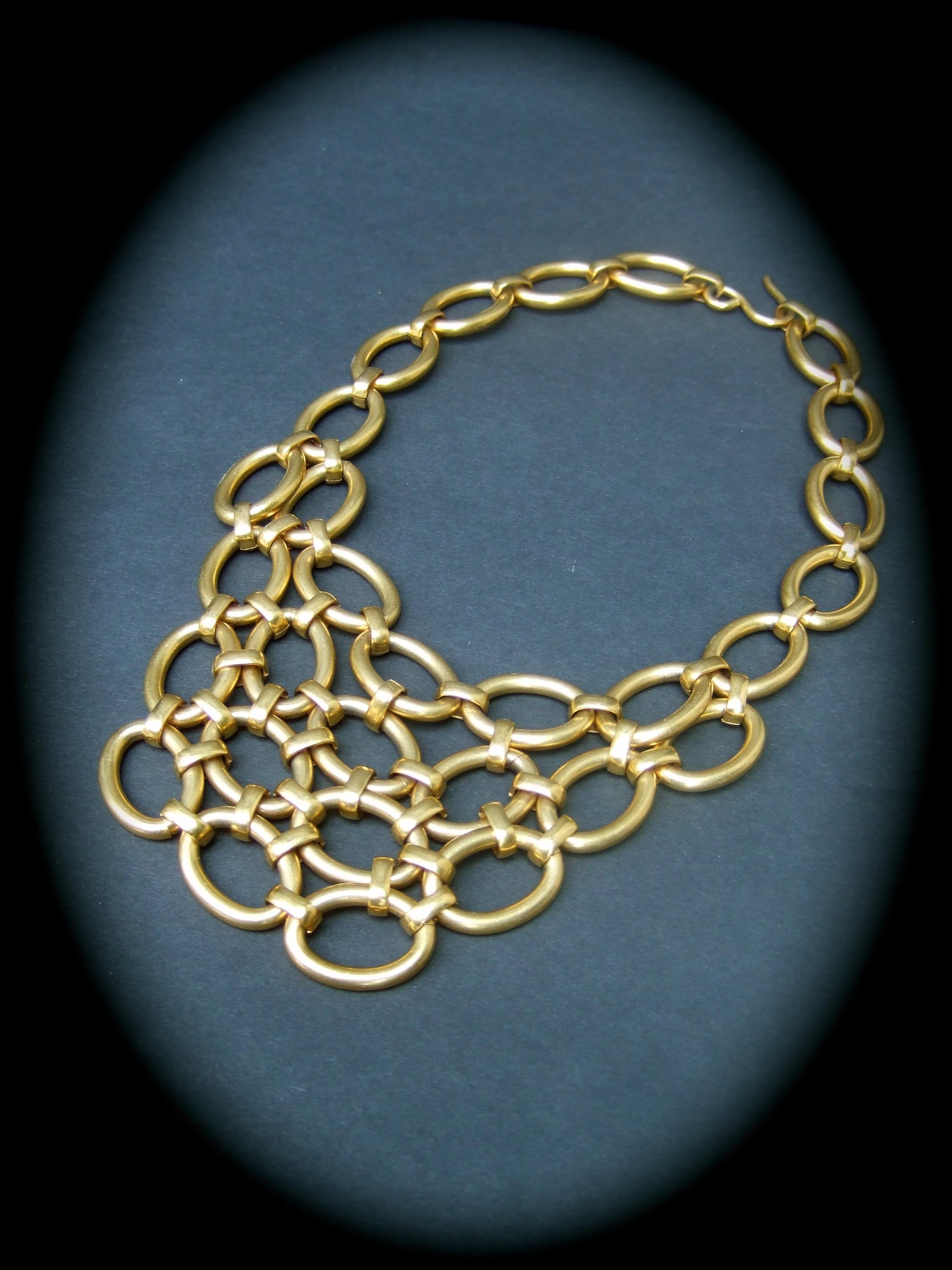 Heavy Gilt Matte Metal Articulated  Statement Necklace c 1990s in vendita 1