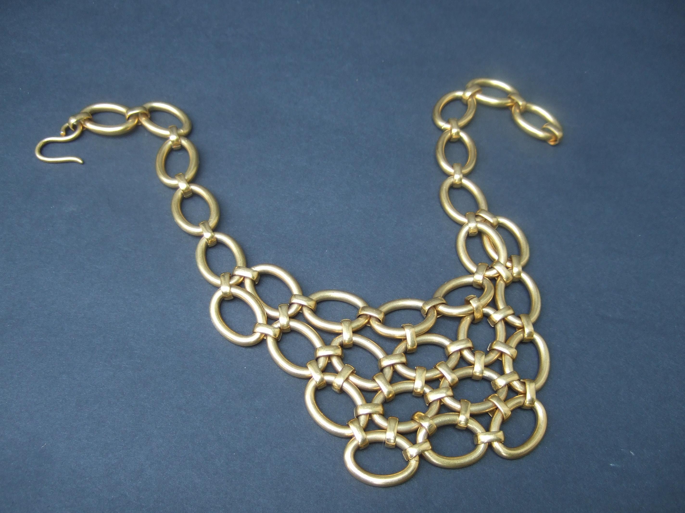 Heavy Gilt Matte Metal Articulated  Statement Necklace c 1990s in vendita 2