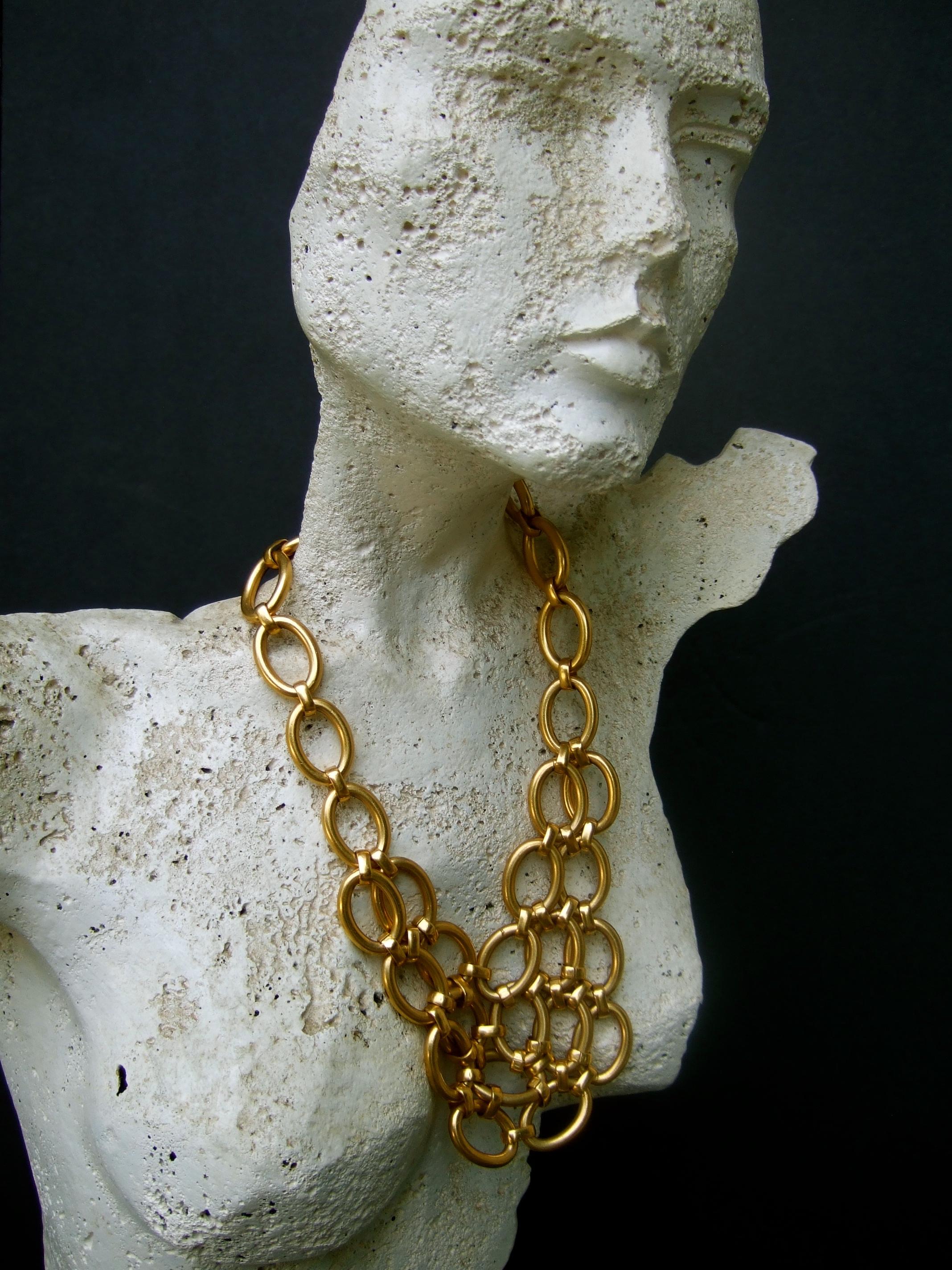 Heavy Gilt Matte Metal Articulated  Statement Necklace c 1990s in vendita 4