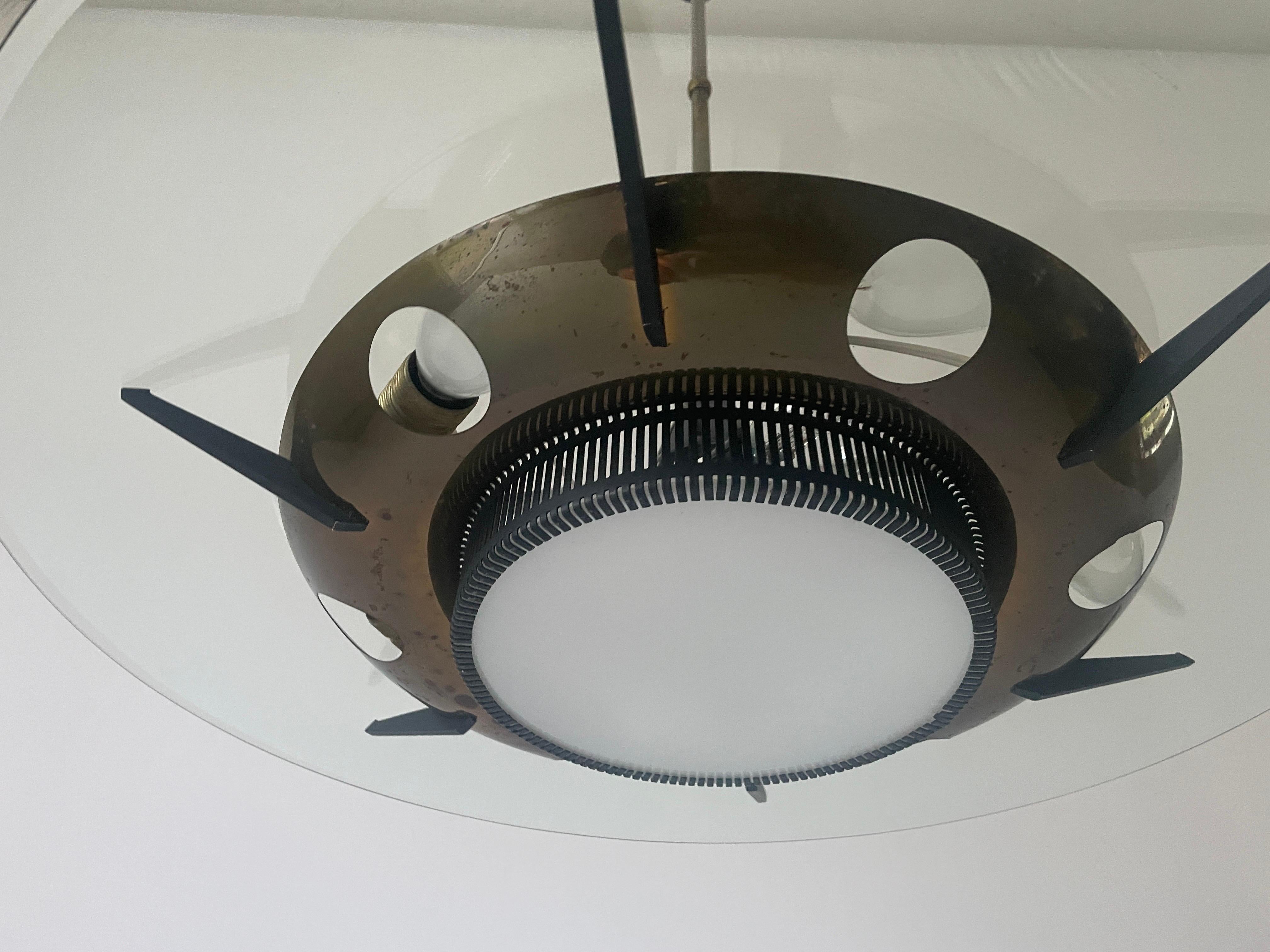 Heavy Glass and Brass Suspension Pendant Light by Stilnovo, 1950s, Italy In Excellent Condition For Sale In Hagenbach, DE