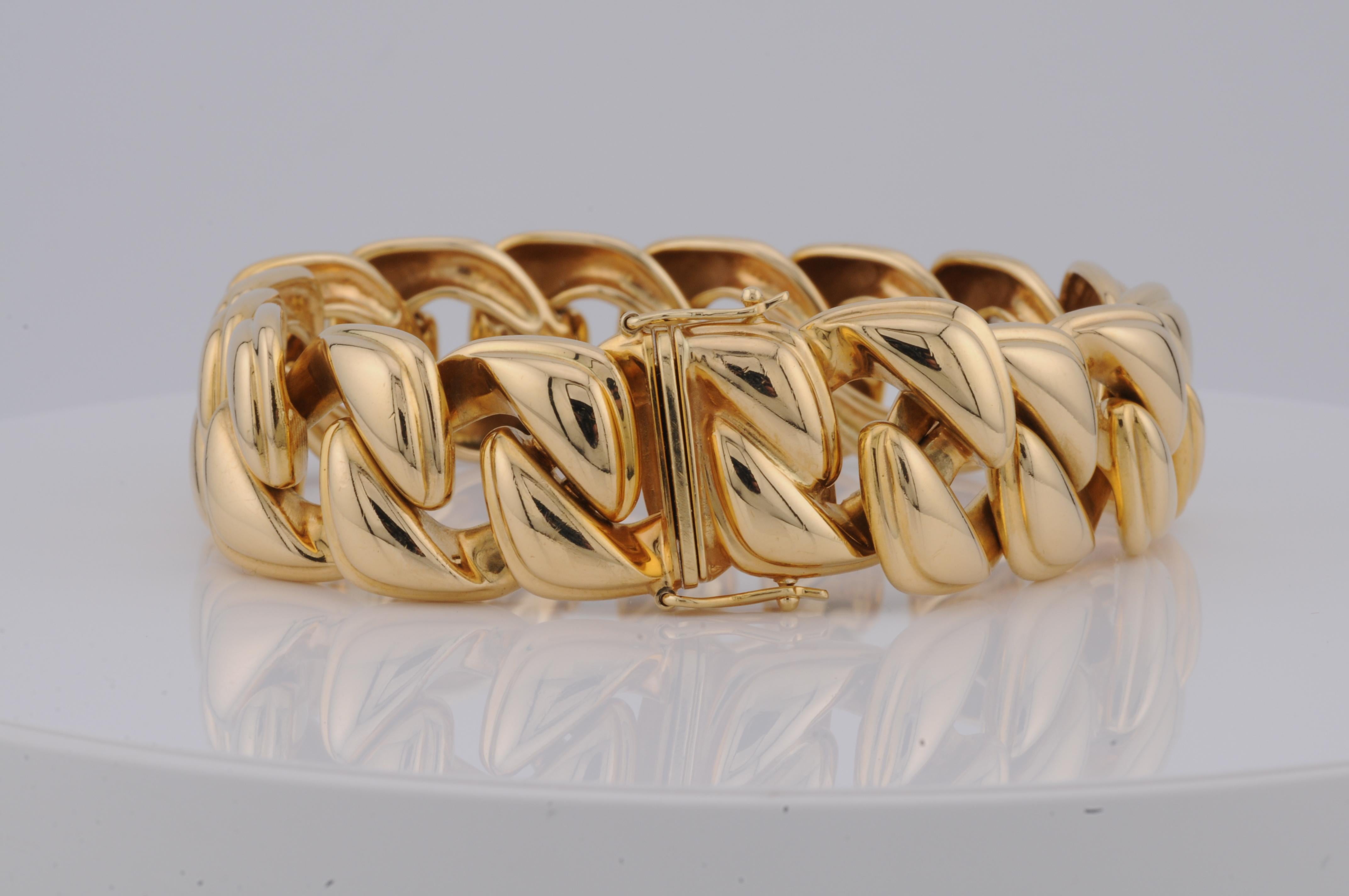 Aesthetic Movement Heavy Gold Bracelet 18k Yellow Gold For Sale