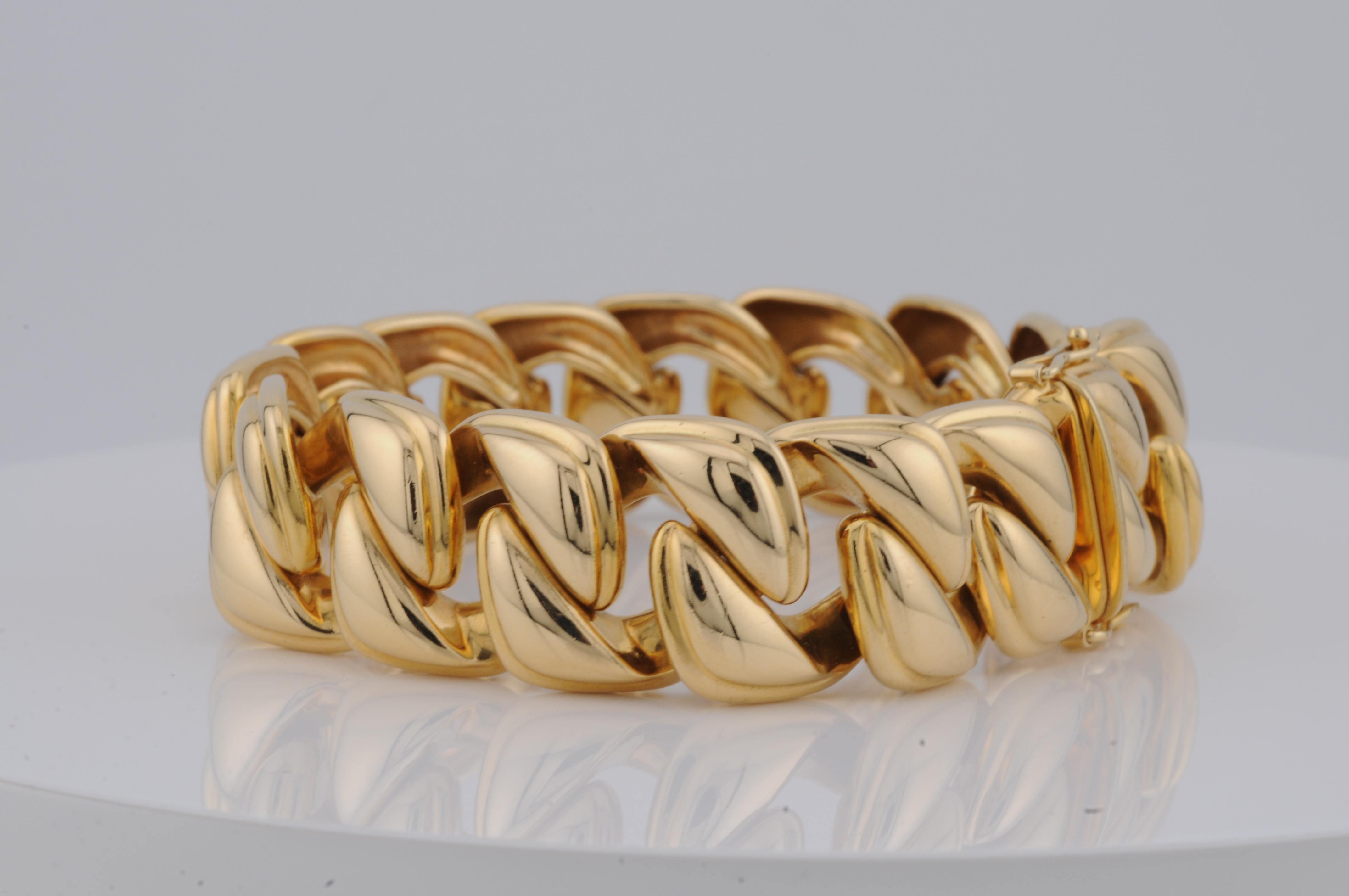 Women's or Men's Heavy Gold Bracelet 18k Yellow Gold For Sale