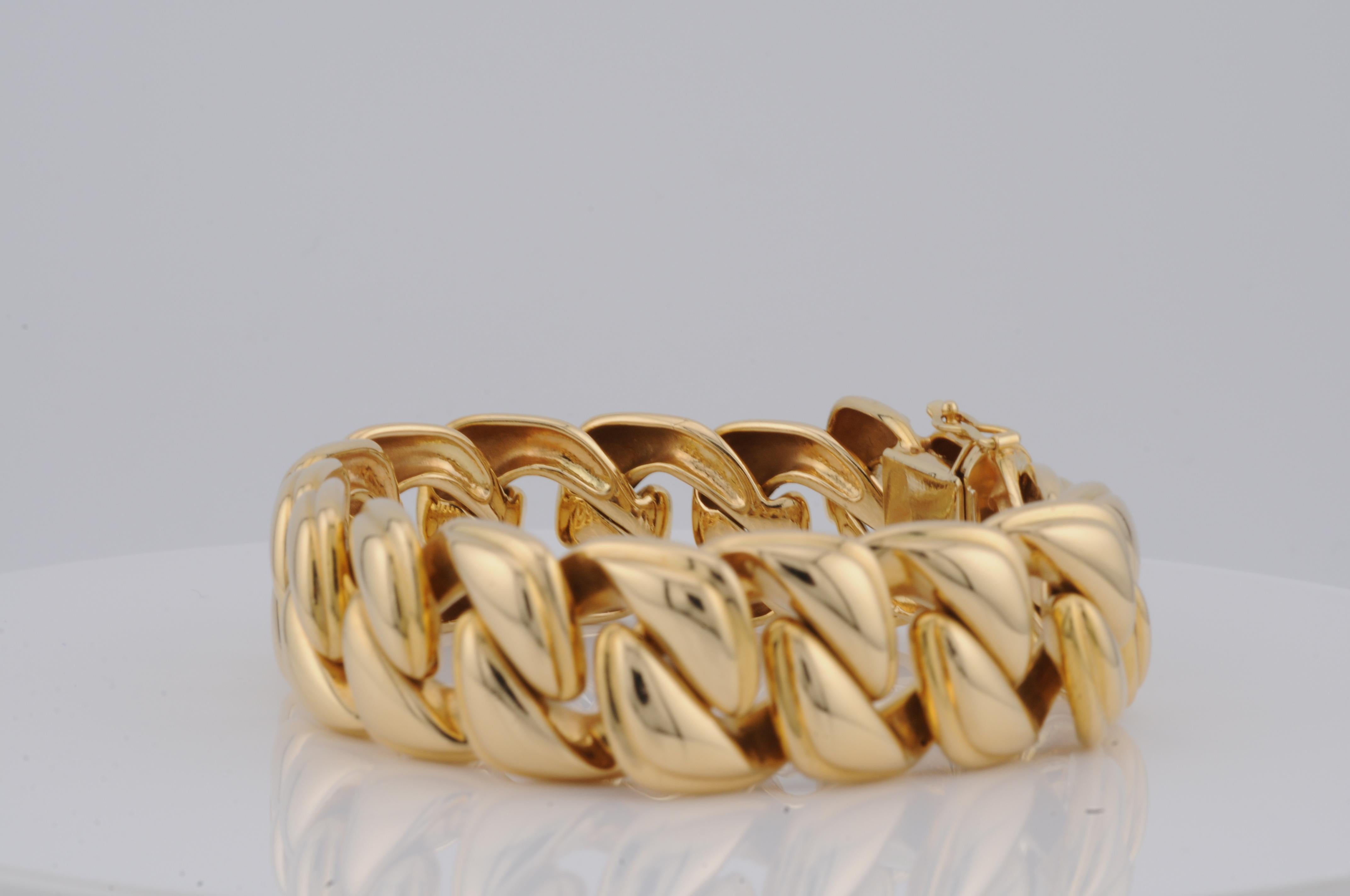 Heavy Gold Bracelet 18k Yellow Gold For Sale 1