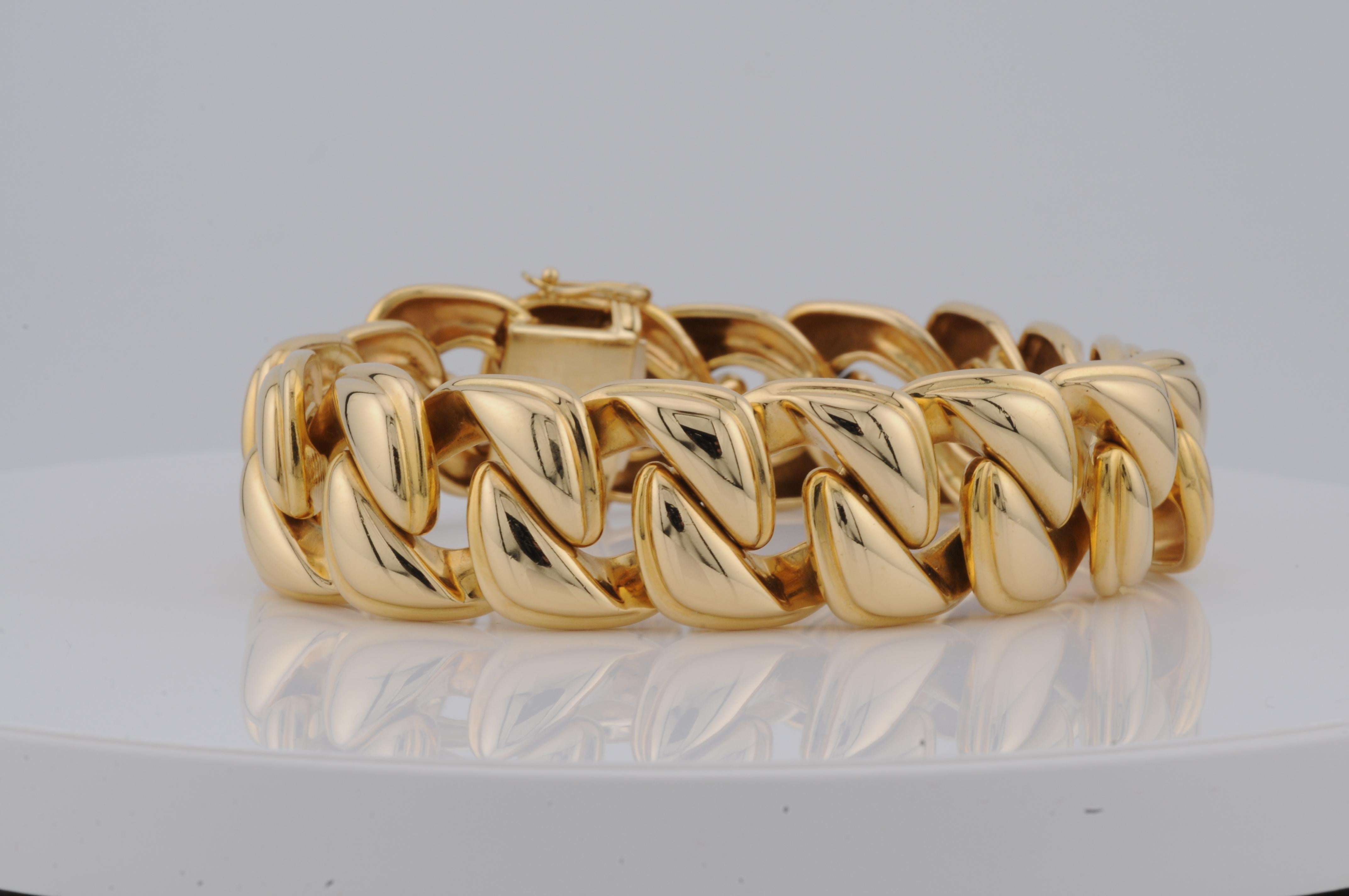 Heavy Gold Bracelet 18k Yellow Gold For Sale 2