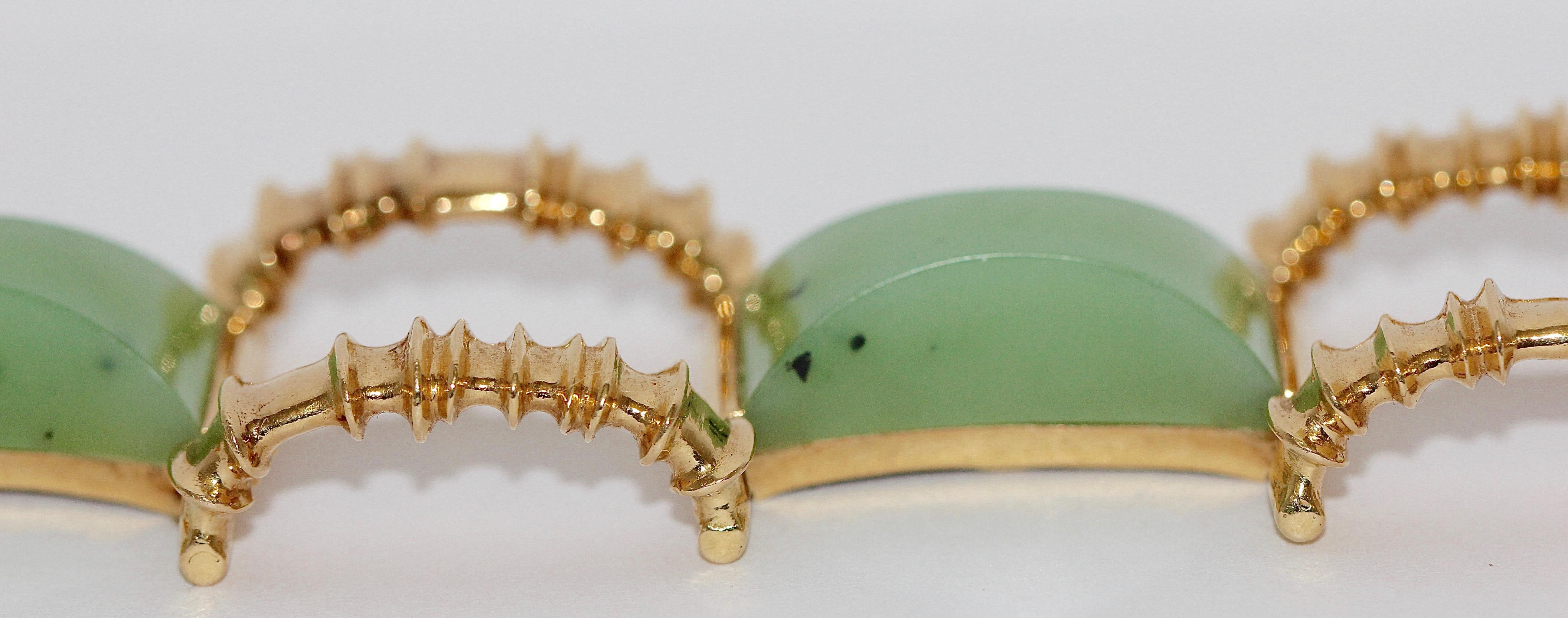 Heavy Gold Bracelet, Bangle, 18 Karat Set with Four Large Jade In Excellent Condition For Sale In Berlin, DE