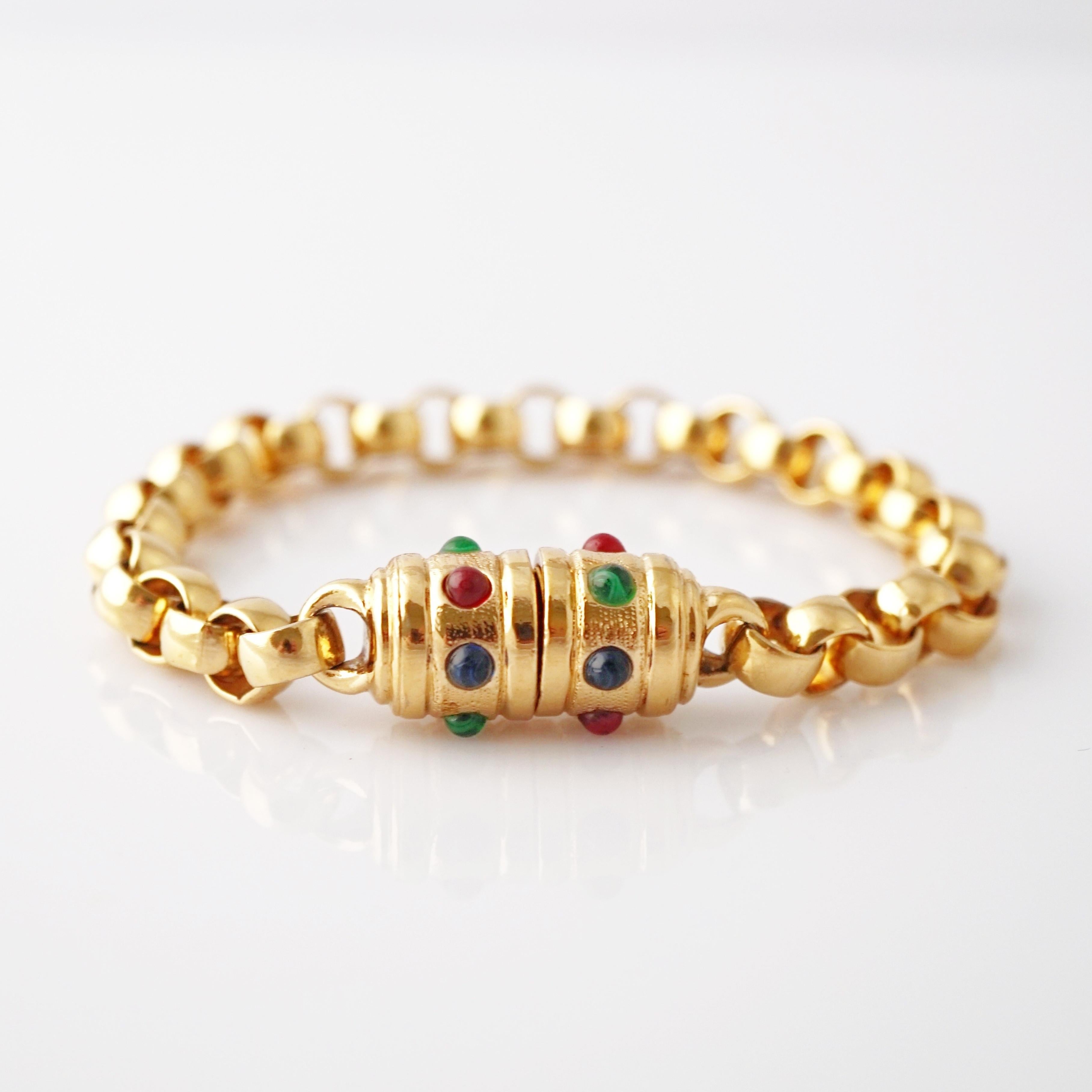 - Vintage item

- Collectible costume jewelry piece from the '80s

- 8